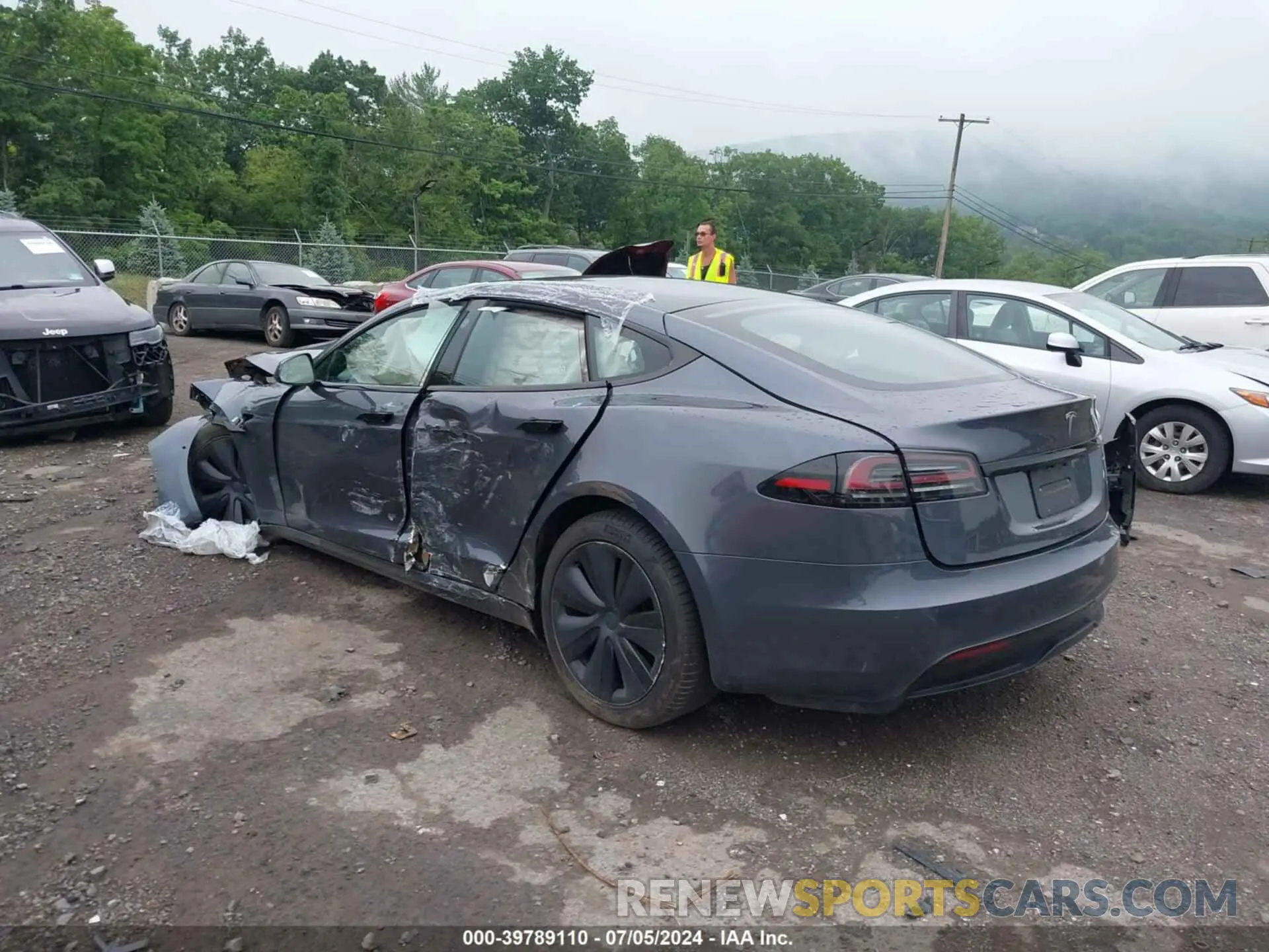 3 fotografías del automóvil dañado 5YJSA1E54NF490340 TESLA MODEL S 2022