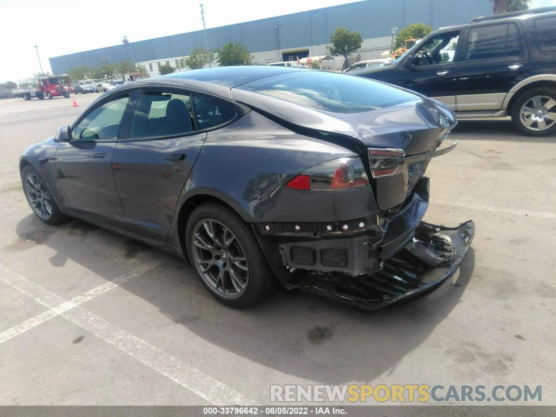 3 fotografías del automóvil dañado 5YJSA1E55NF461154 TESLA MODEL S 2022