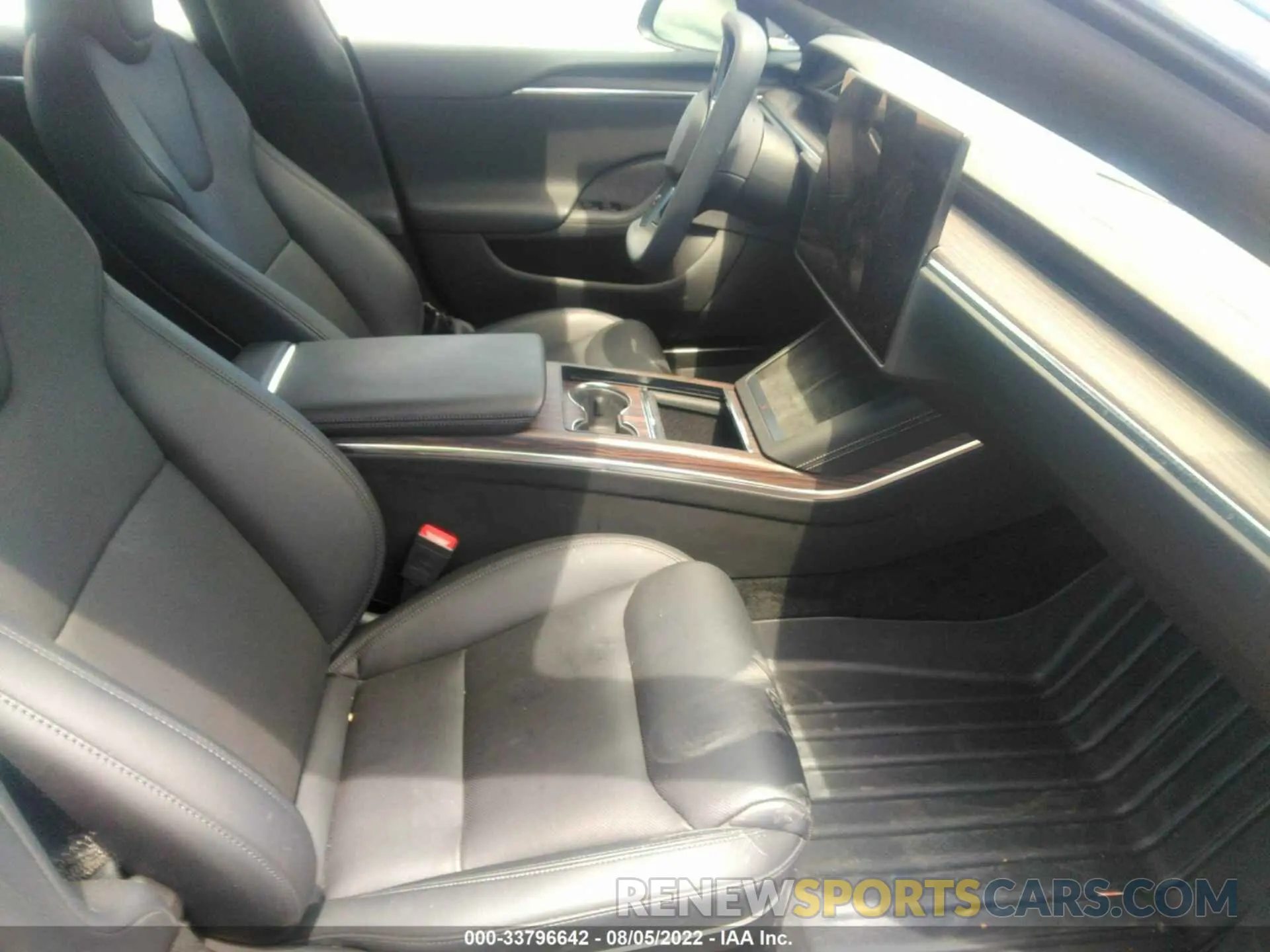 5 fotografías del automóvil dañado 5YJSA1E55NF461154 TESLA MODEL S 2022