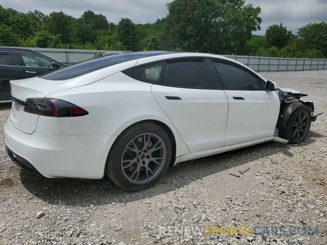 3 fotografías del automóvil dañado 5YJSA1E55NF469657 TESLA MODEL S 2022