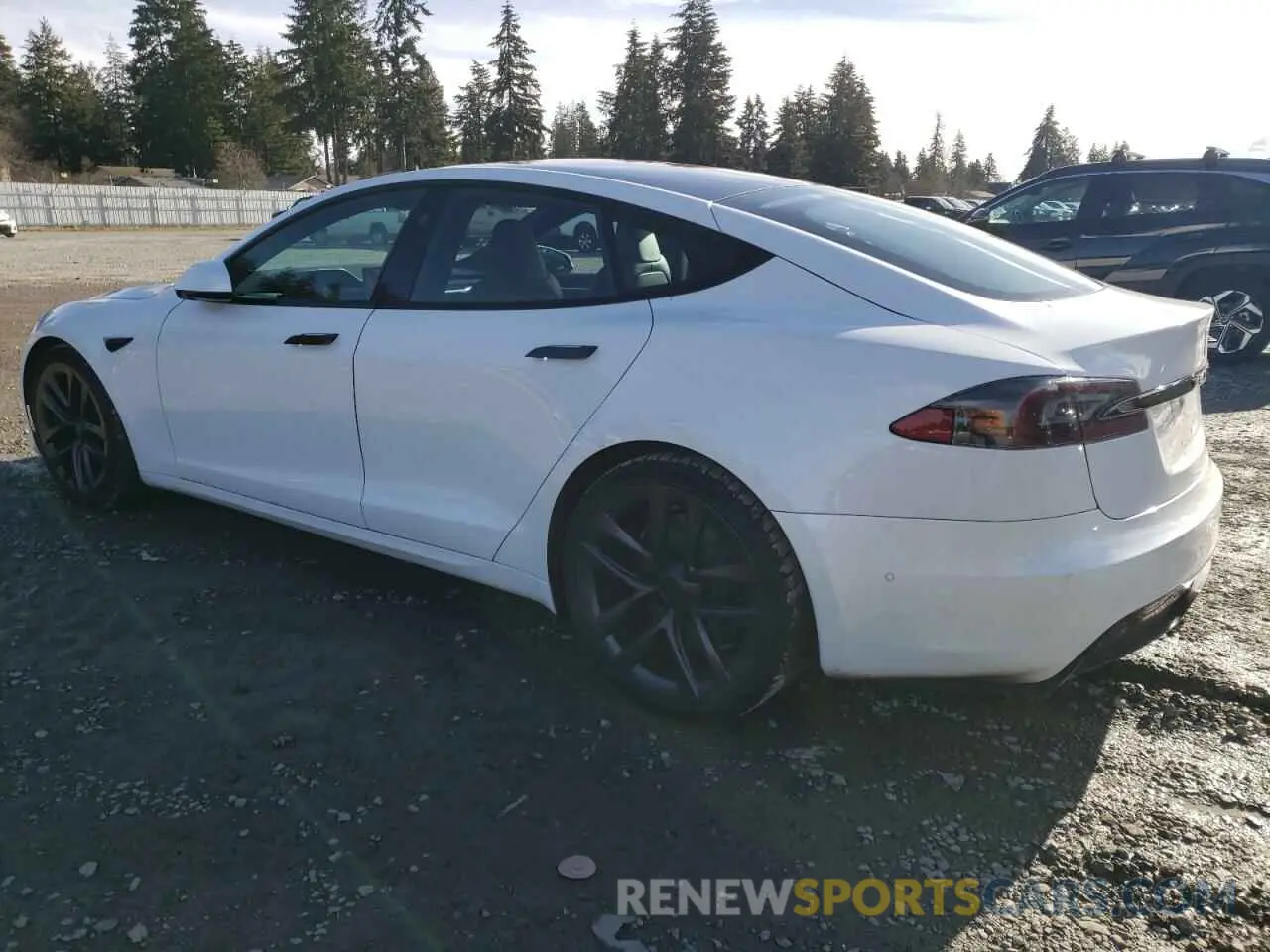 2 fotografías del automóvil dañado 5YJSA1E55NF470534 TESLA MODEL S 2022