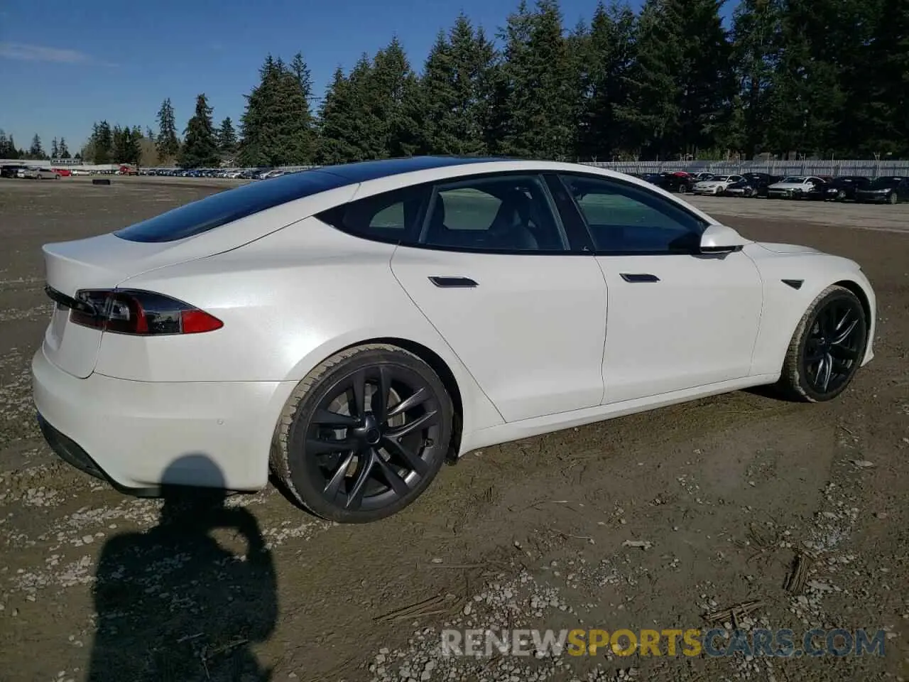 3 fotografías del automóvil dañado 5YJSA1E55NF470534 TESLA MODEL S 2022