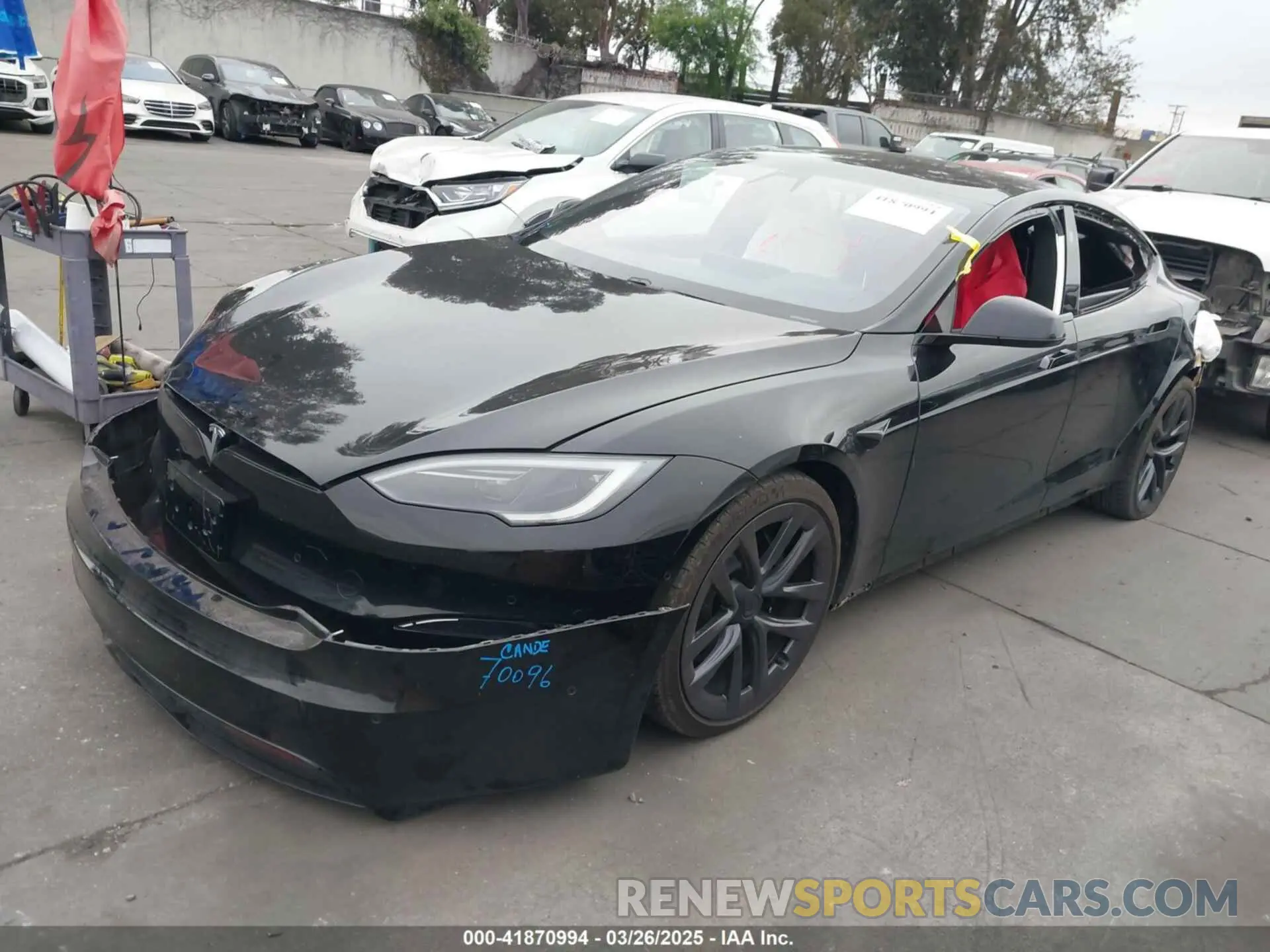 2 fotografías del automóvil dañado 5YJSA1E55NF474342 TESLA MODEL S 2022