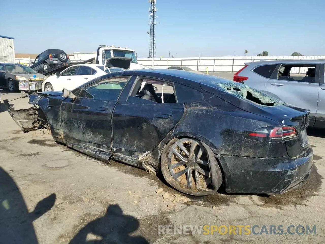 2 fotografías del automóvil dañado 5YJSA1E55NF480206 TESLA MODEL S 2022