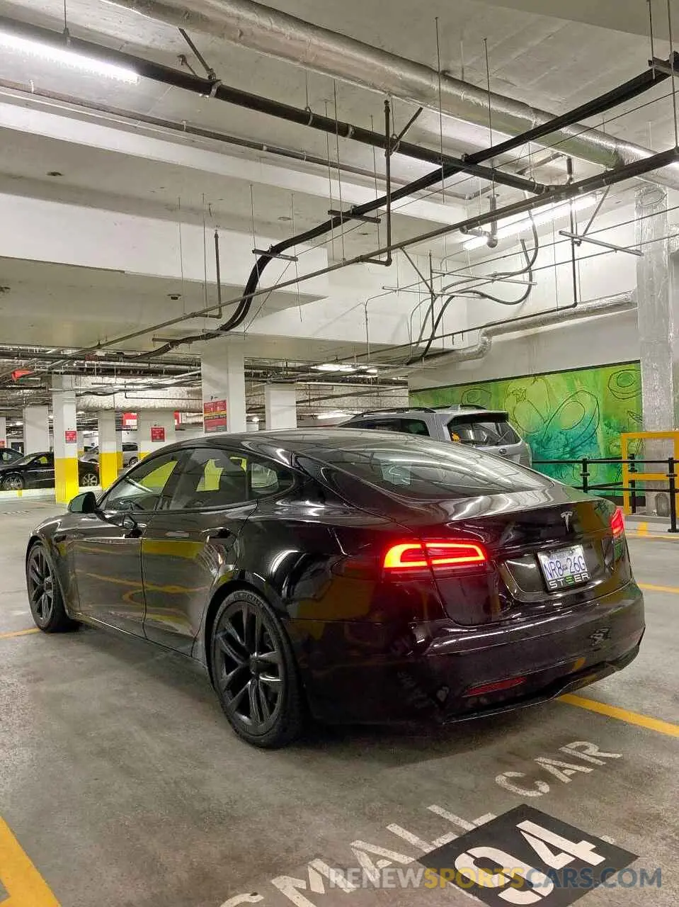 3 fotografías del automóvil dañado 5YJSA1E55NF482523 TESLA MODEL S 2022