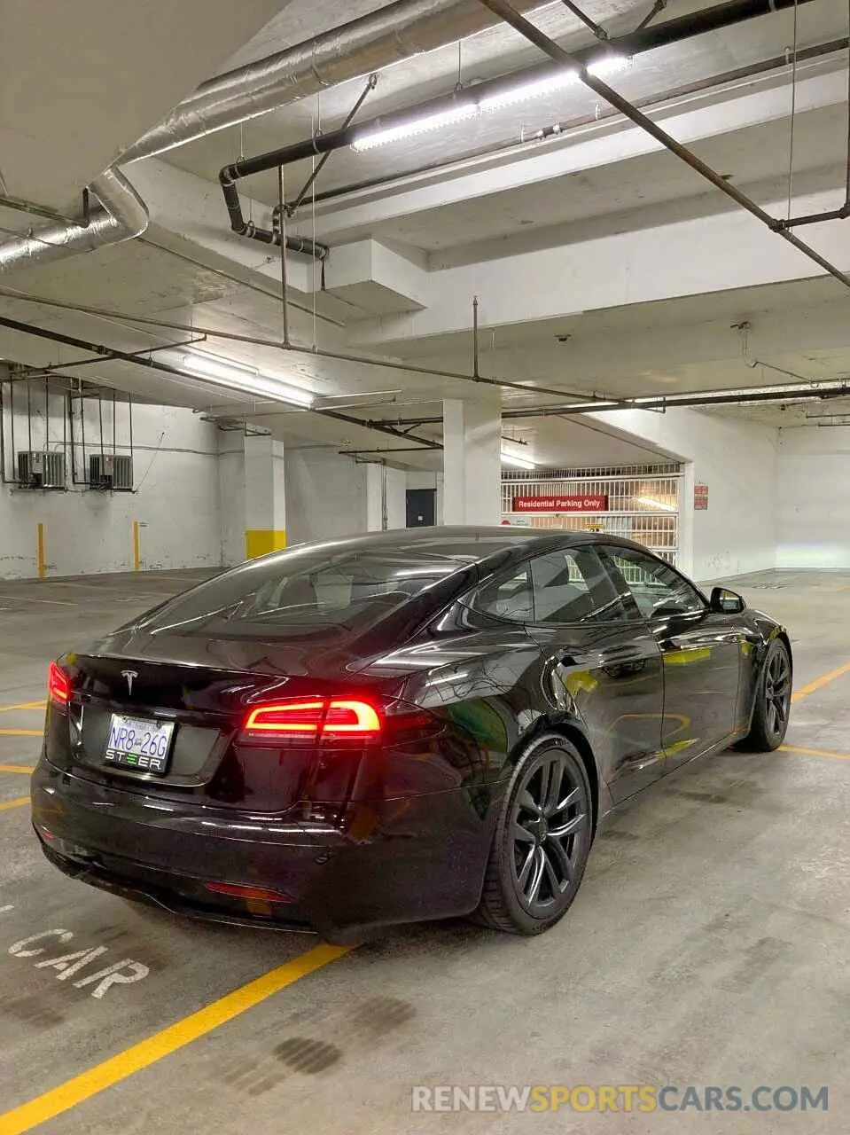 4 fotografías del automóvil dañado 5YJSA1E55NF482523 TESLA MODEL S 2022