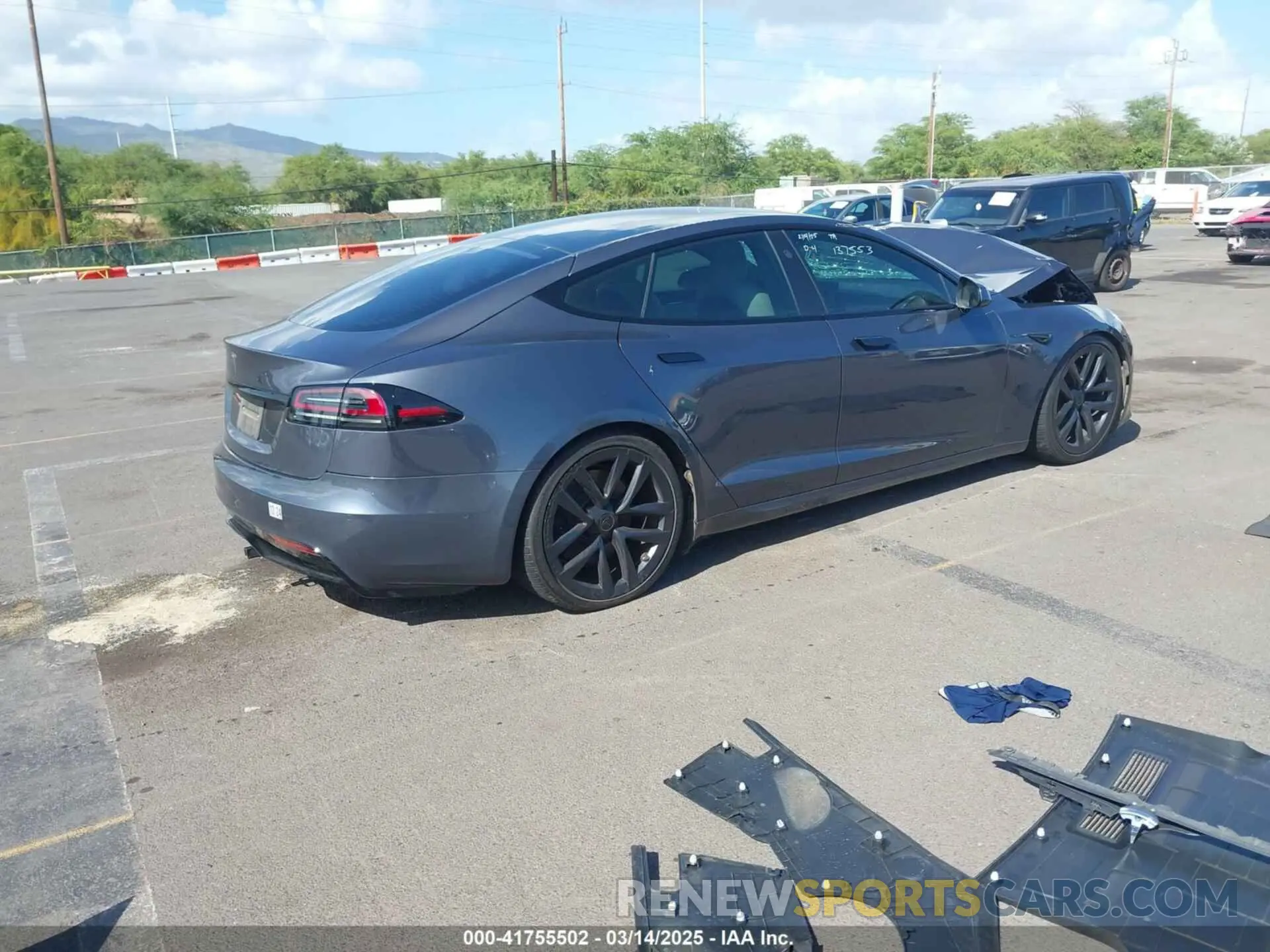 4 fotografías del automóvil dañado 5YJSA1E55NF483364 TESLA MODEL S 2022