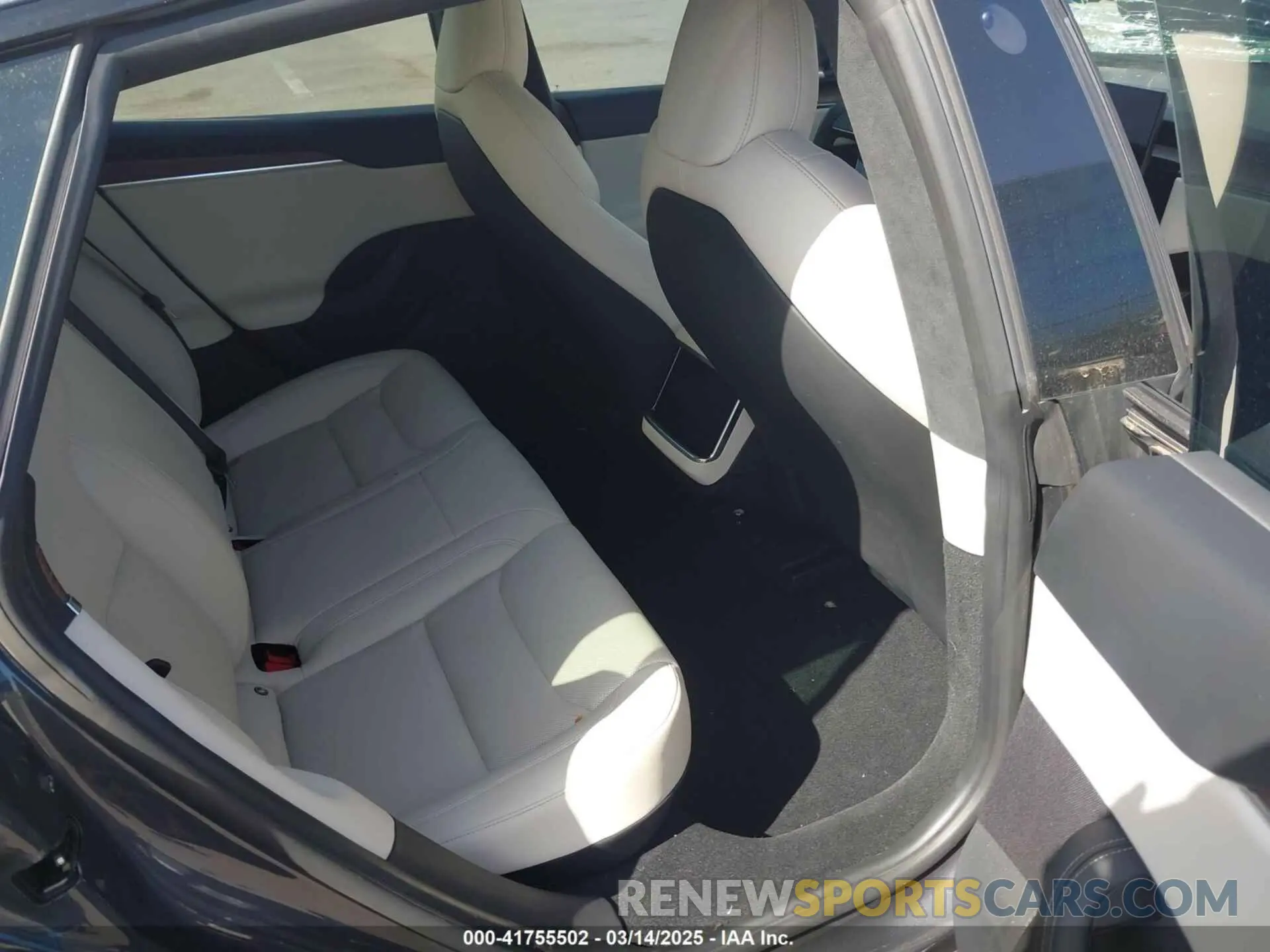 8 fotografías del automóvil dañado 5YJSA1E55NF483364 TESLA MODEL S 2022