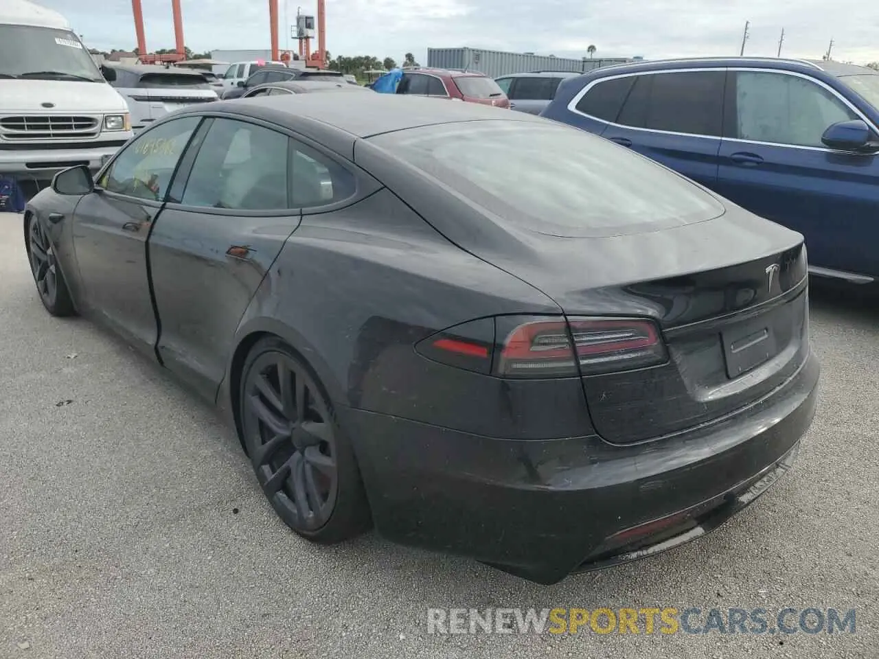 3 fotografías del automóvil dañado 5YJSA1E55NF488970 TESLA MODEL S 2022