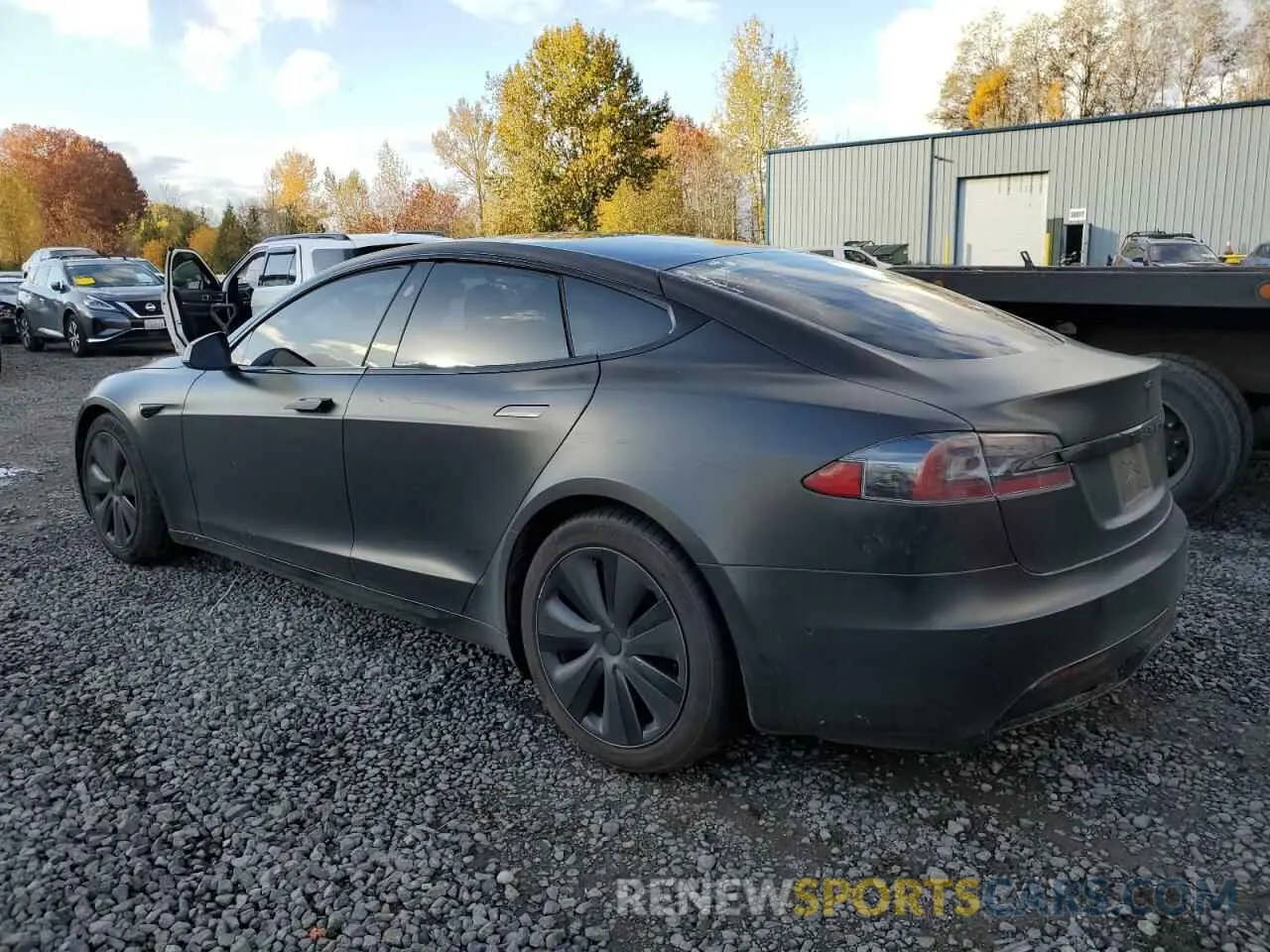 2 fotografías del automóvil dañado 5YJSA1E56NF462815 TESLA MODEL S 2022