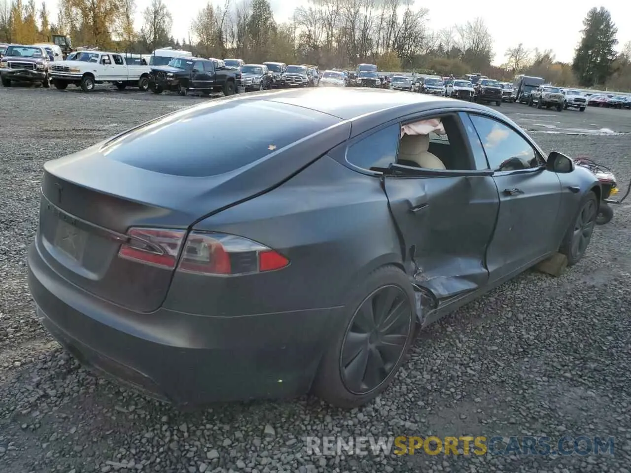 3 fotografías del automóvil dañado 5YJSA1E56NF462815 TESLA MODEL S 2022