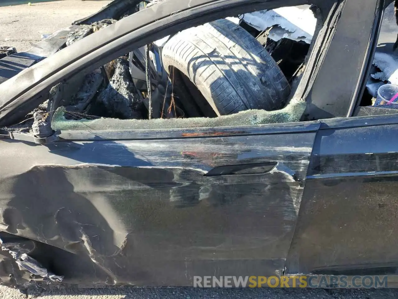 7 fotografías del automóvil dañado 5YJSA1E56NF464984 TESLA MODEL S 2022