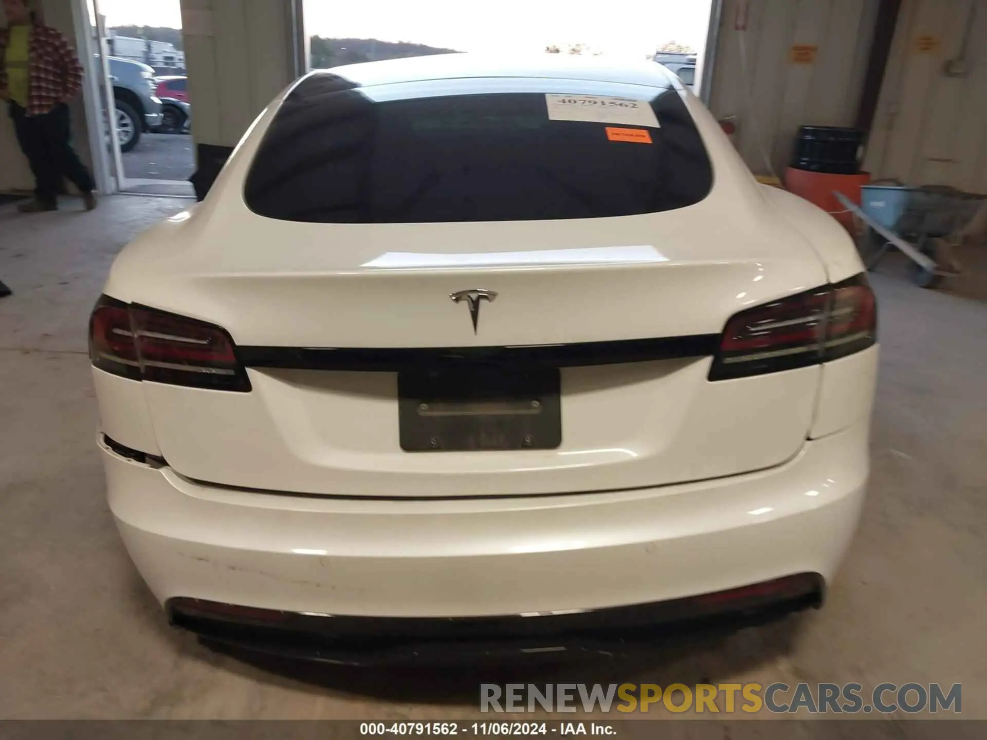 16 fotografías del automóvil dañado 5YJSA1E56NF476424 TESLA MODEL S 2022