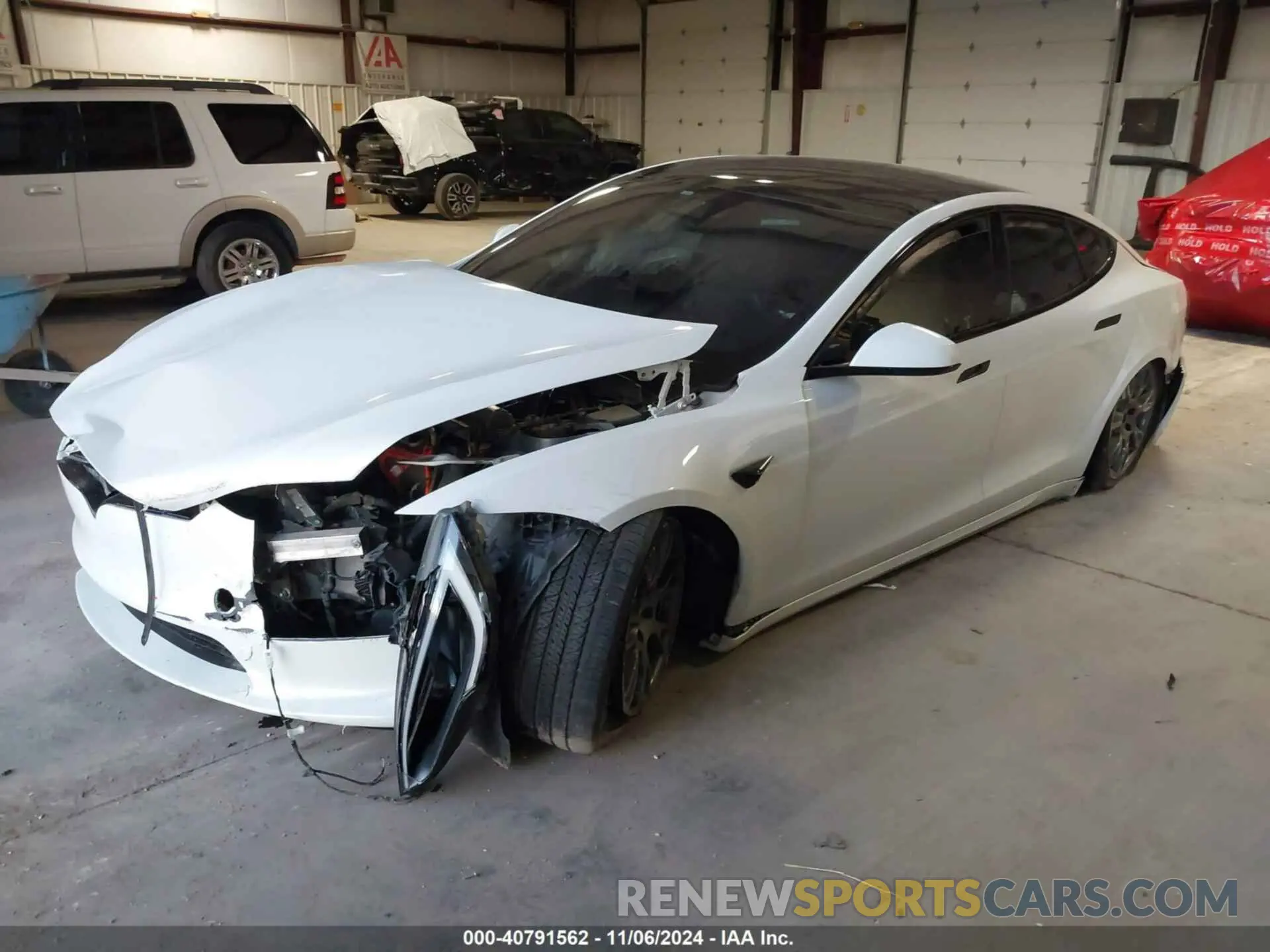 2 fotografías del automóvil dañado 5YJSA1E56NF476424 TESLA MODEL S 2022