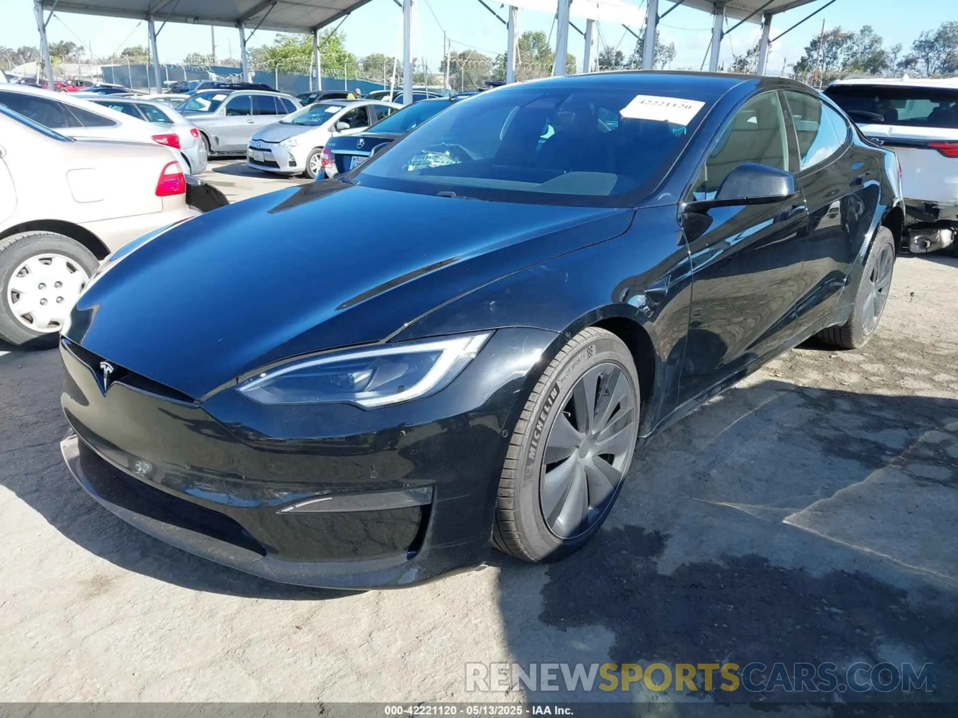 2 fotografías del automóvil dañado 5YJSA1E56NF492915 TESLA MODEL S 2022