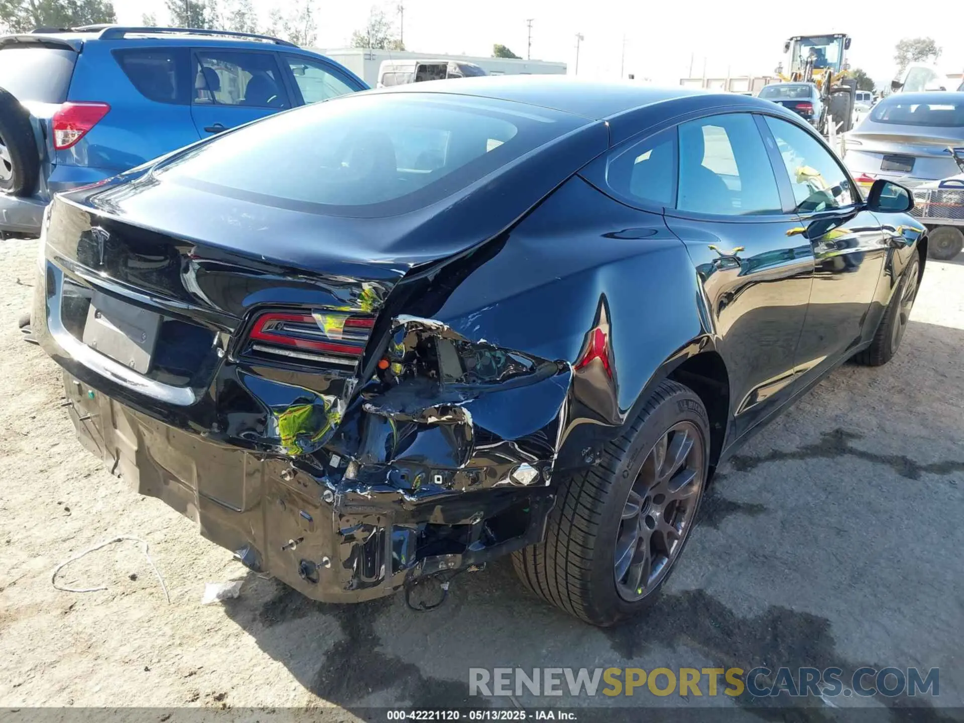 4 fotografías del automóvil dañado 5YJSA1E56NF492915 TESLA MODEL S 2022