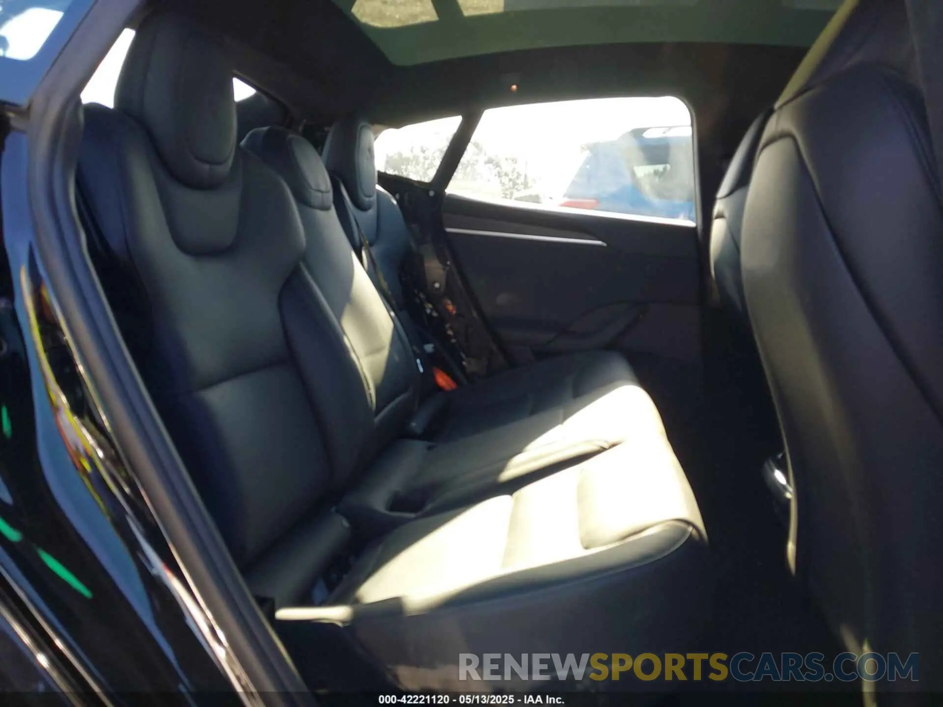 8 fotografías del automóvil dañado 5YJSA1E56NF492915 TESLA MODEL S 2022