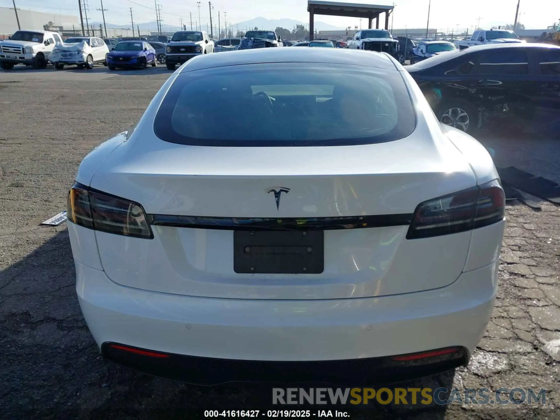 15 fotografías del automóvil dañado 5YJSA1E56NF493062 TESLA MODEL S 2022