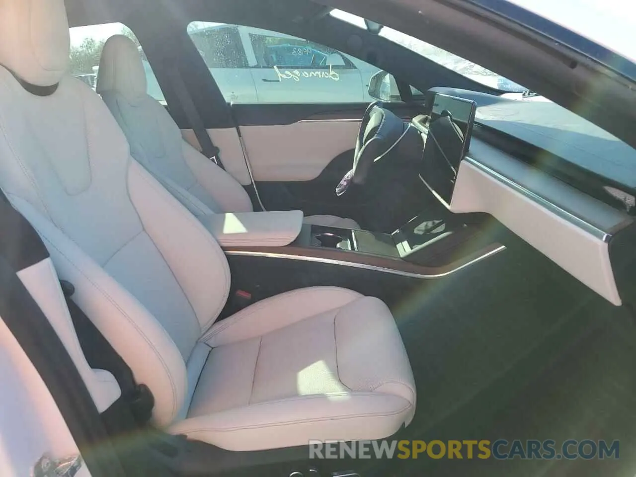 5 fotografías del automóvil dañado 5YJSA1E57NF461348 TESLA MODEL S 2022