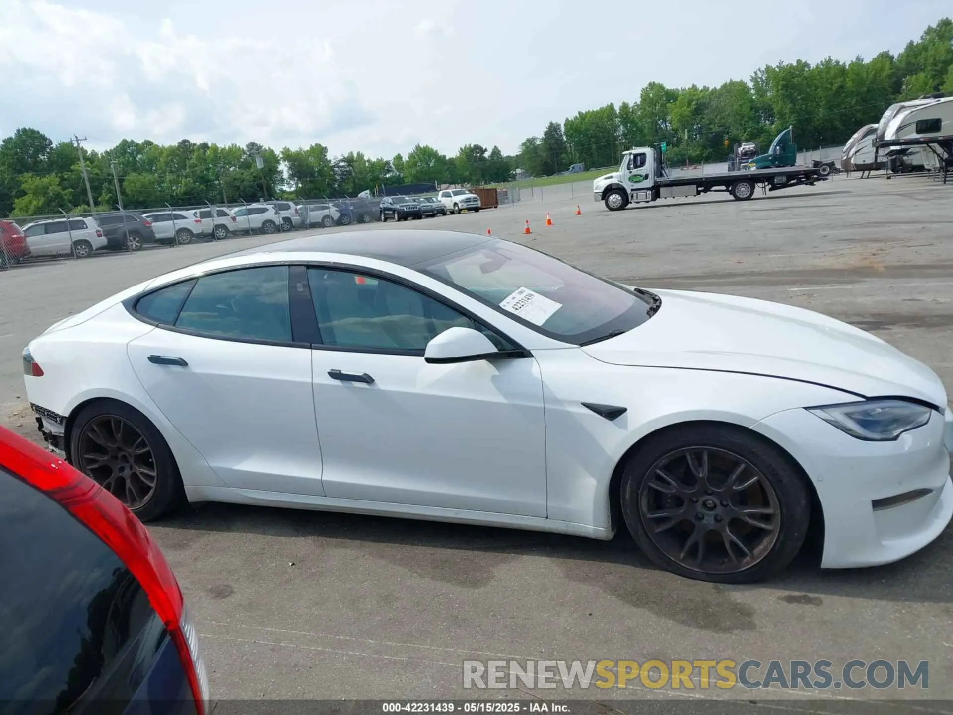 13 fotografías del automóvil dañado 5YJSA1E57NF462175 TESLA MODEL S 2022