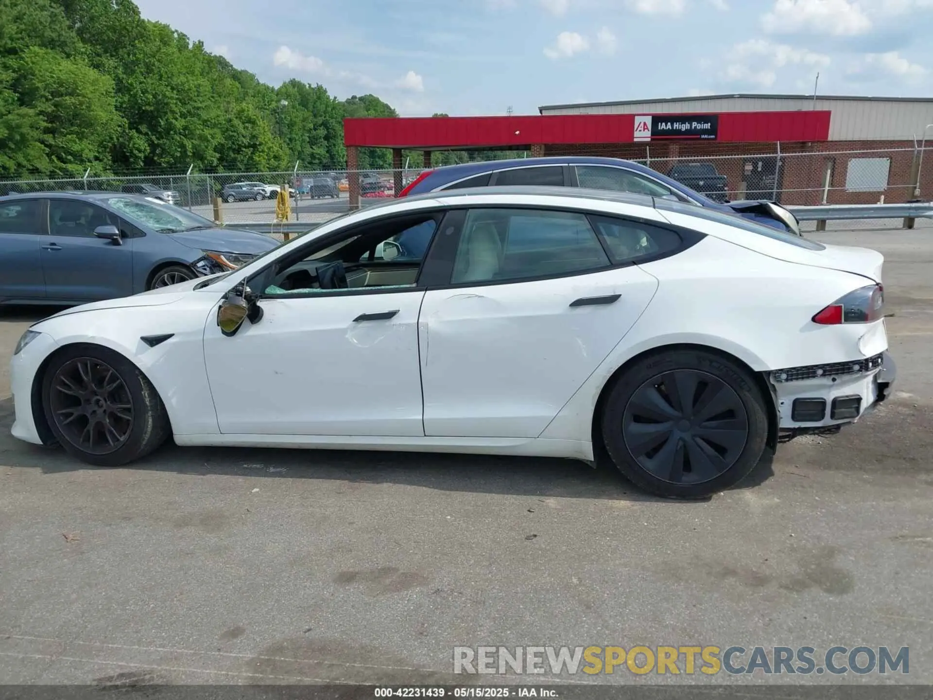 14 fotografías del automóvil dañado 5YJSA1E57NF462175 TESLA MODEL S 2022