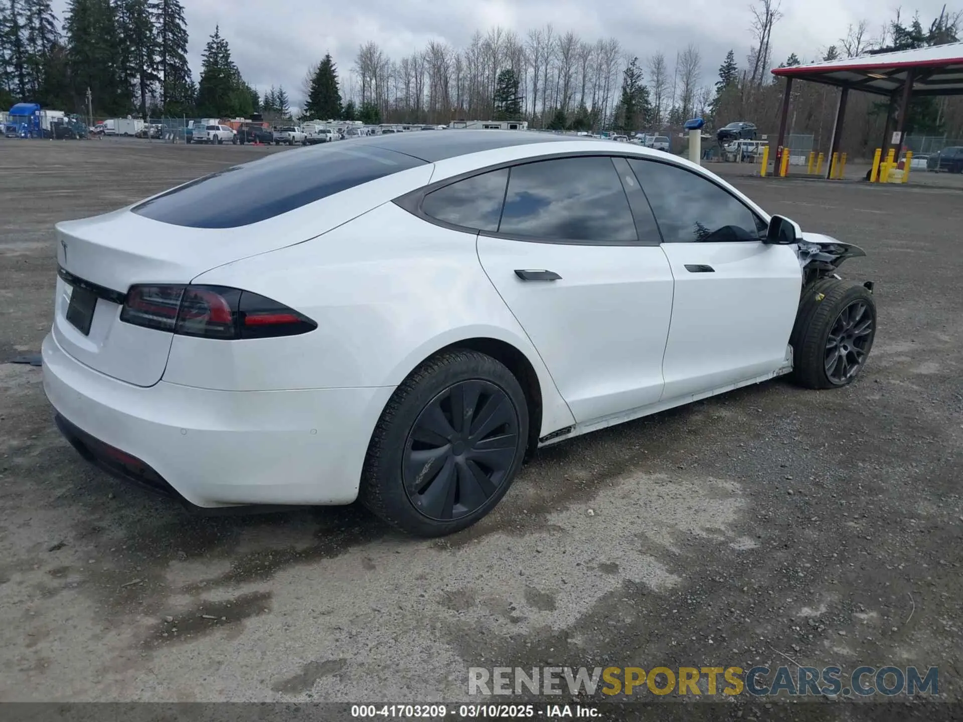 4 fotografías del automóvil dañado 5YJSA1E57NF473970 TESLA MODEL S 2022