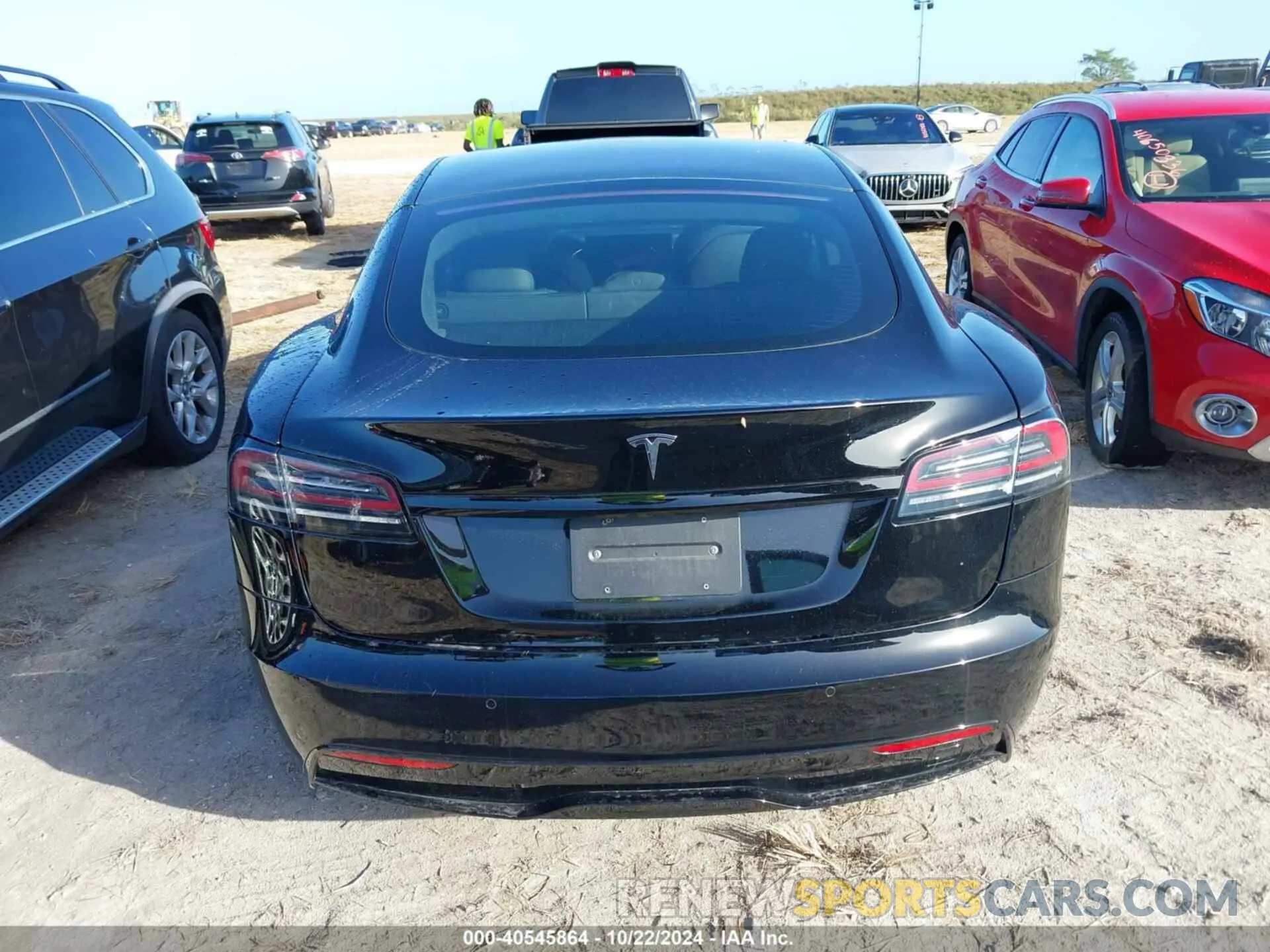 15 fotografías del automóvil dañado 5YJSA1E57NF477176 TESLA MODEL S 2022