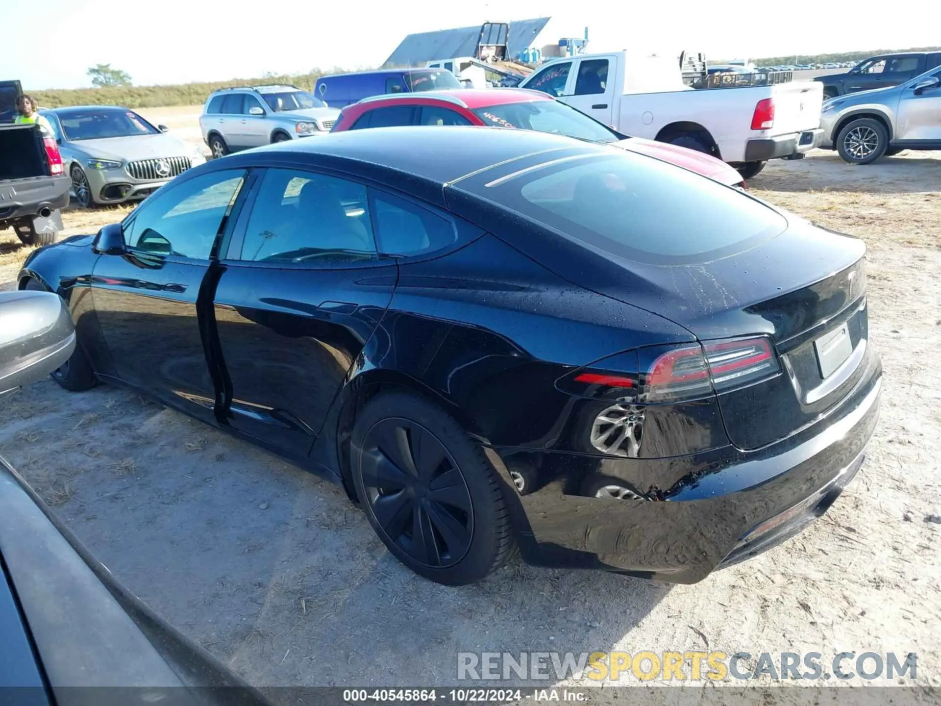 3 fotografías del automóvil dañado 5YJSA1E57NF477176 TESLA MODEL S 2022