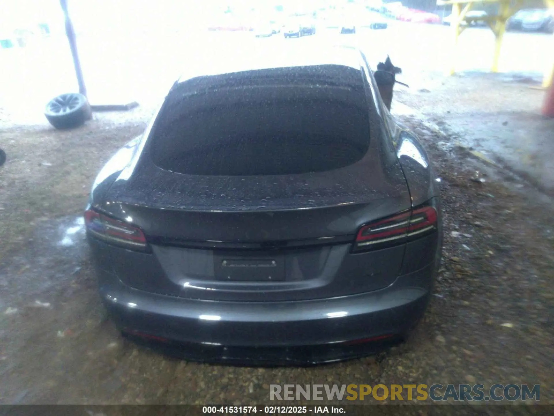 16 fotografías del automóvil dañado 5YJSA1E57NF484158 TESLA MODEL S 2022