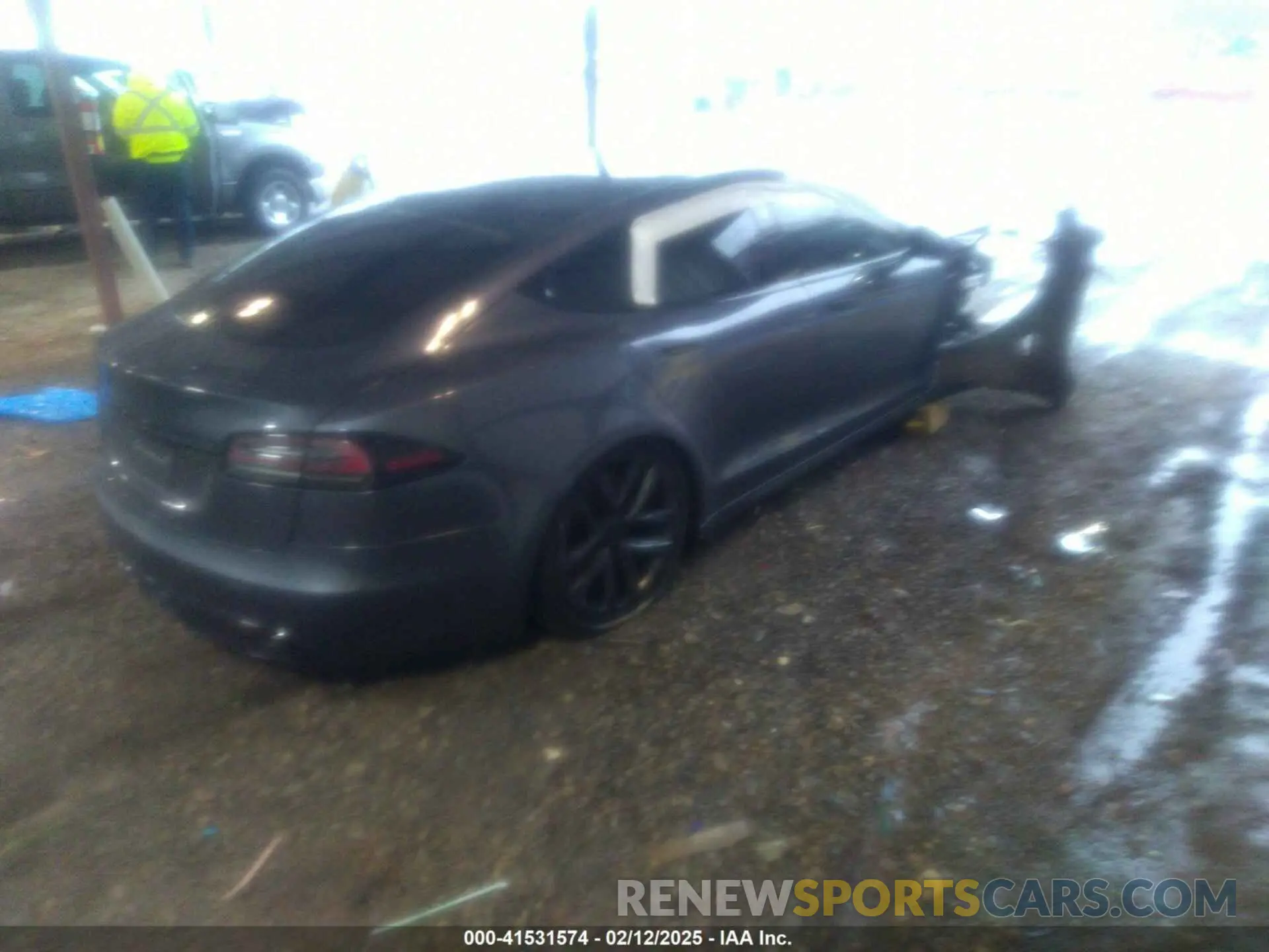4 fotografías del automóvil dañado 5YJSA1E57NF484158 TESLA MODEL S 2022
