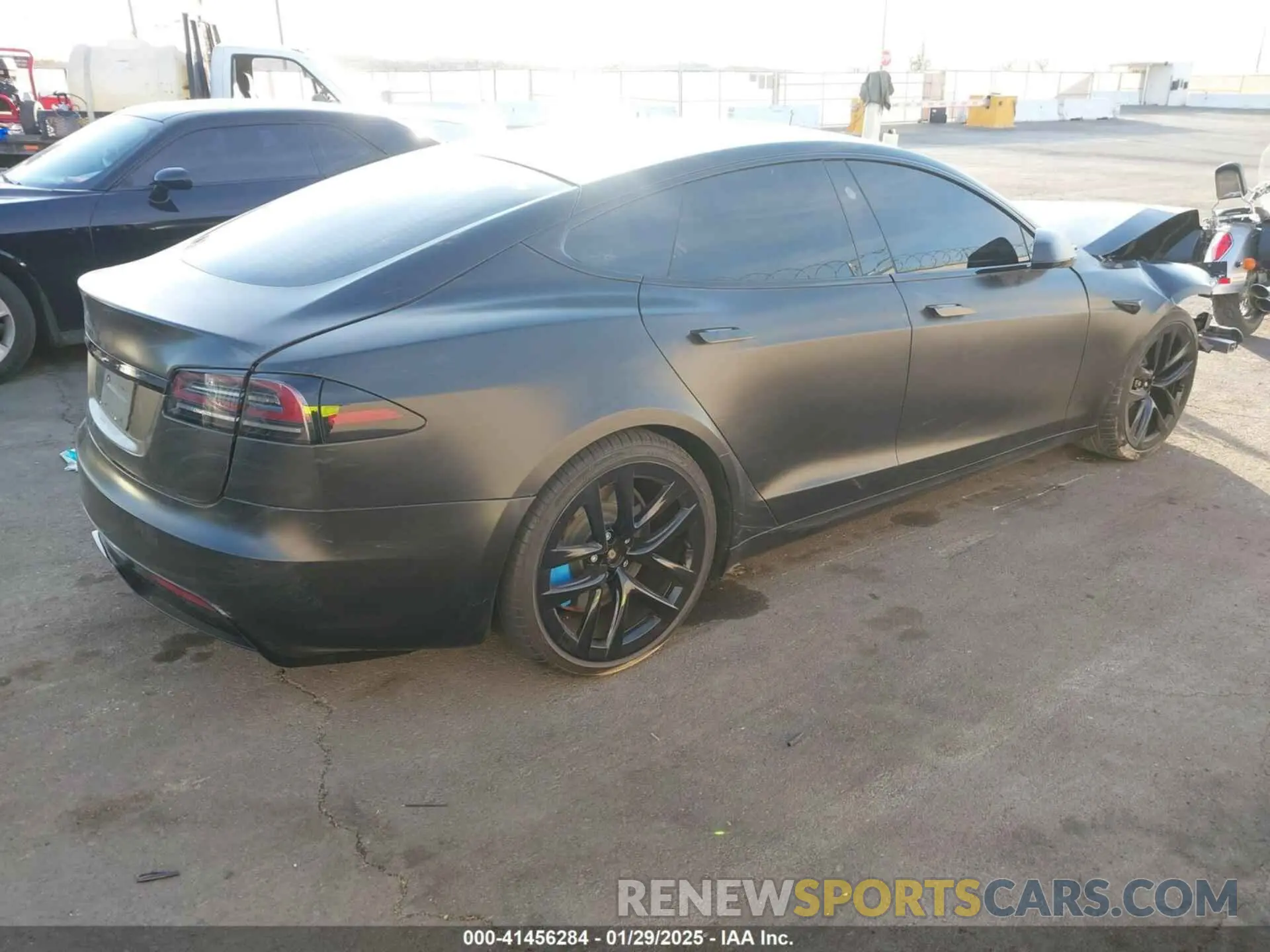 4 fotografías del automóvil dañado 5YJSA1E57NF493457 TESLA MODEL S 2022