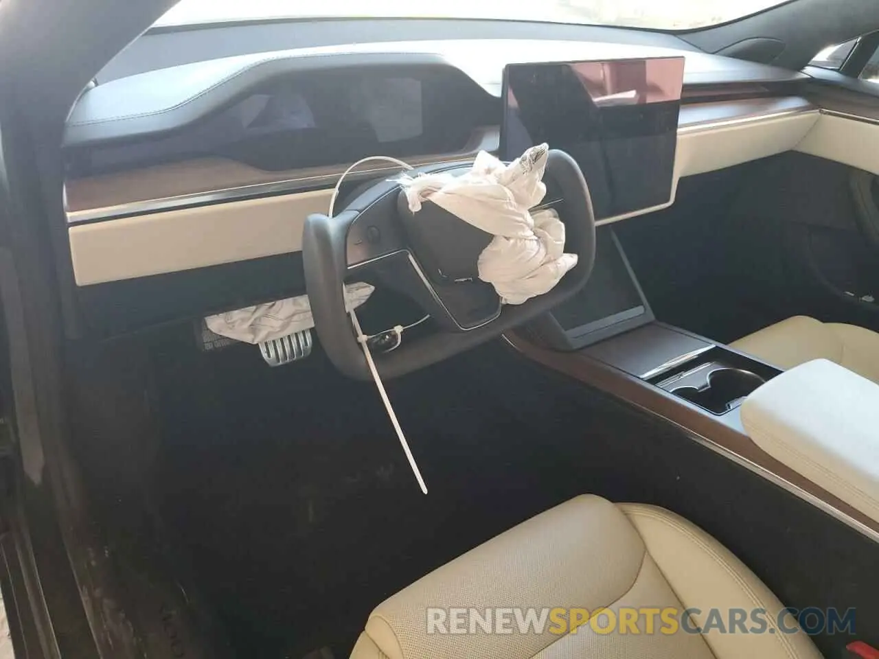 8 fotografías del automóvil dañado 5YJSA1E58NF461309 TESLA MODEL S 2022