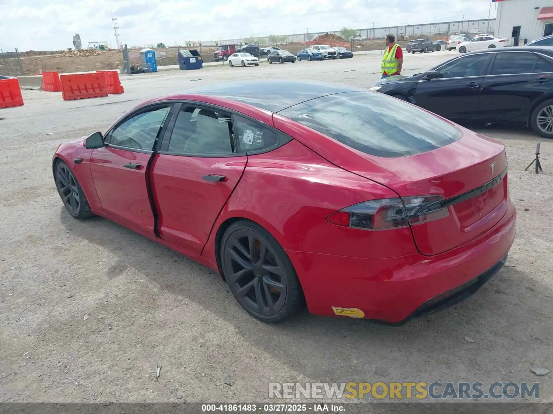 3 fotografías del automóvil dañado 5YJSA1E58NF463643 TESLA MODEL S 2022