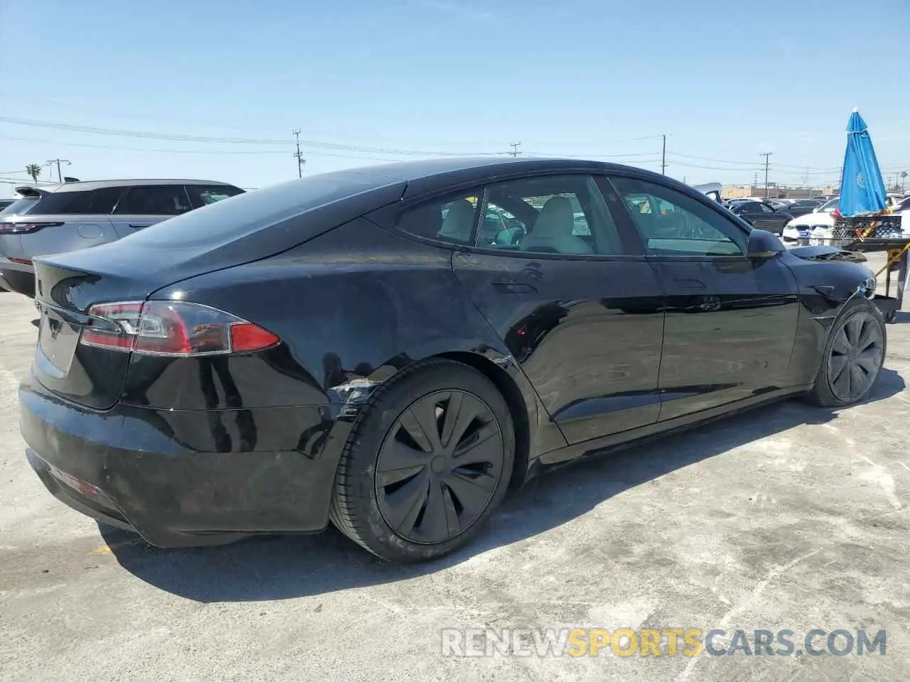 3 fotografías del automóvil dañado 5YJSA1E58NF463934 TESLA MODEL S 2022