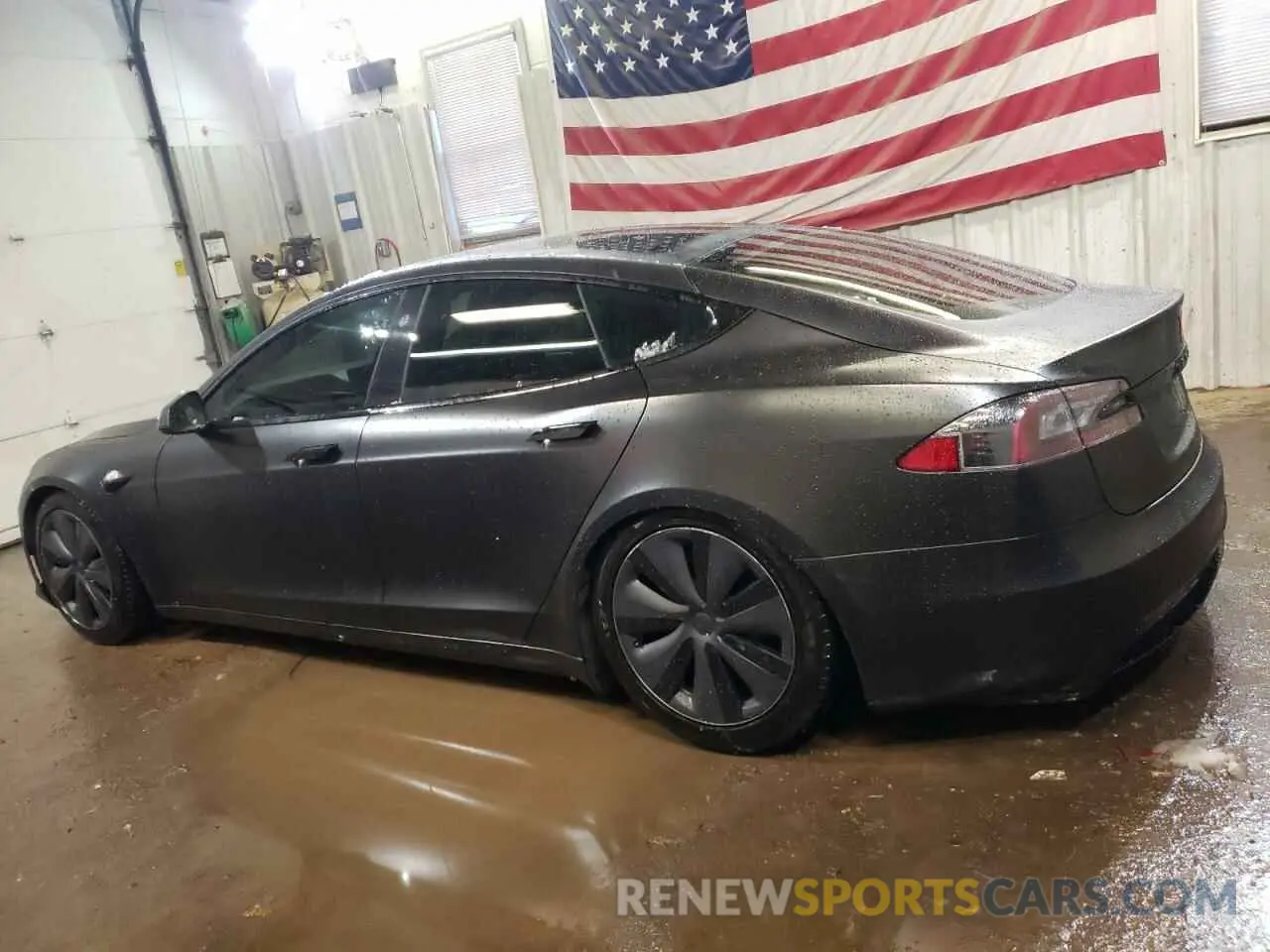 2 fotografías del automóvil dañado 5YJSA1E58NF468129 TESLA MODEL S 2022