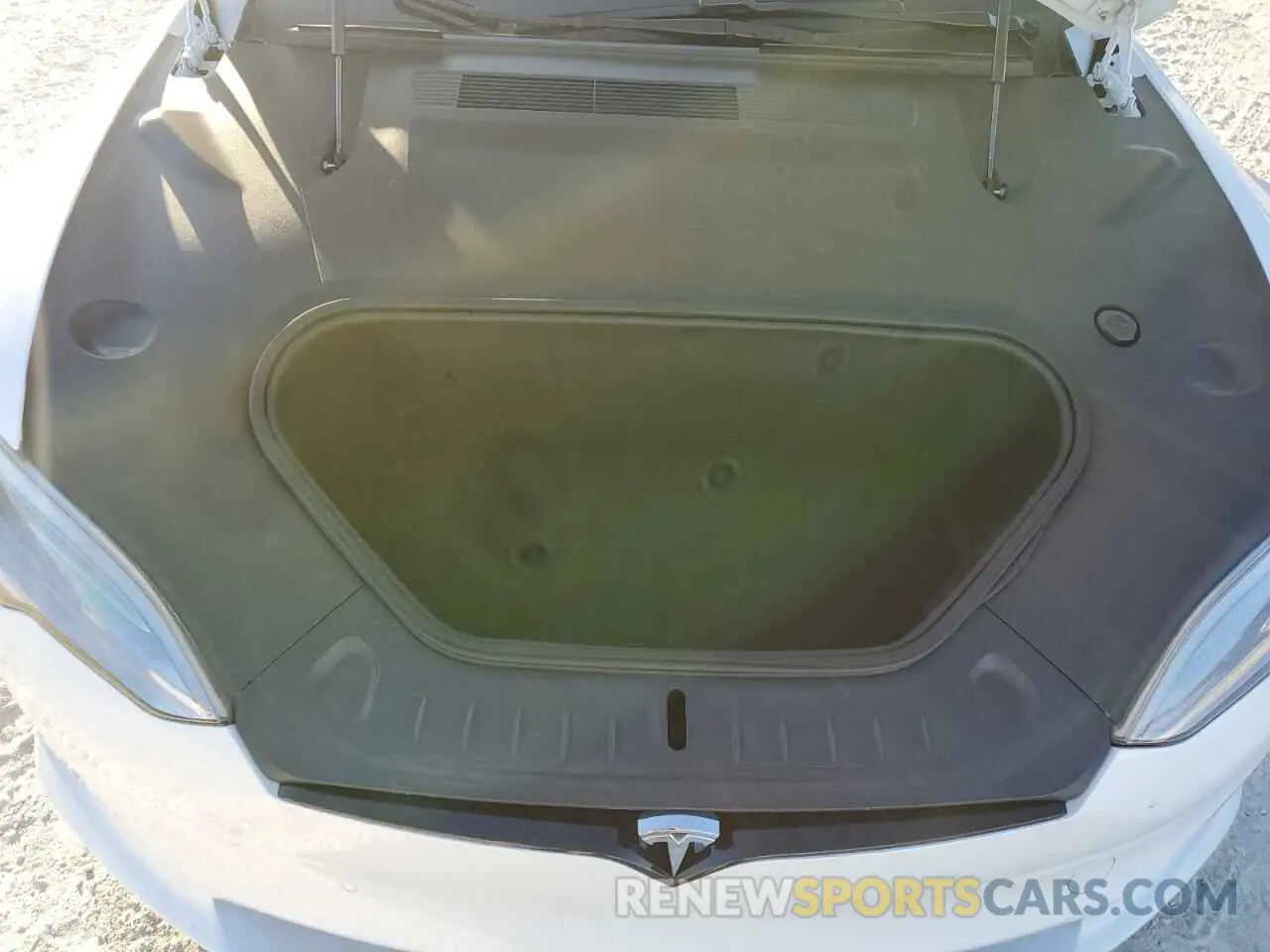 11 fotografías del automóvil dañado 5YJSA1E58NF469233 TESLA MODEL S 2022