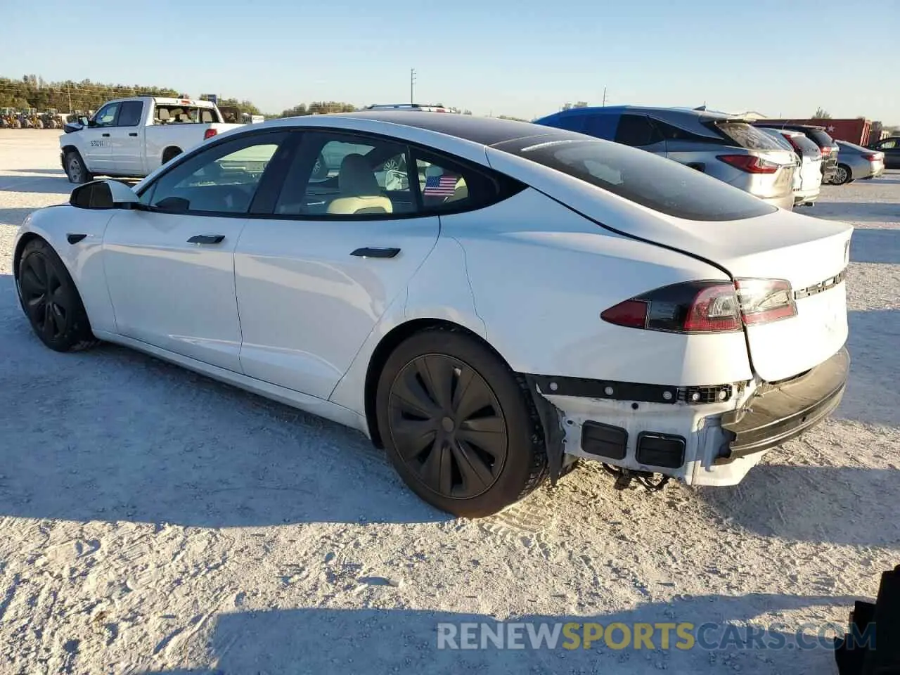 2 fotografías del automóvil dañado 5YJSA1E58NF469233 TESLA MODEL S 2022