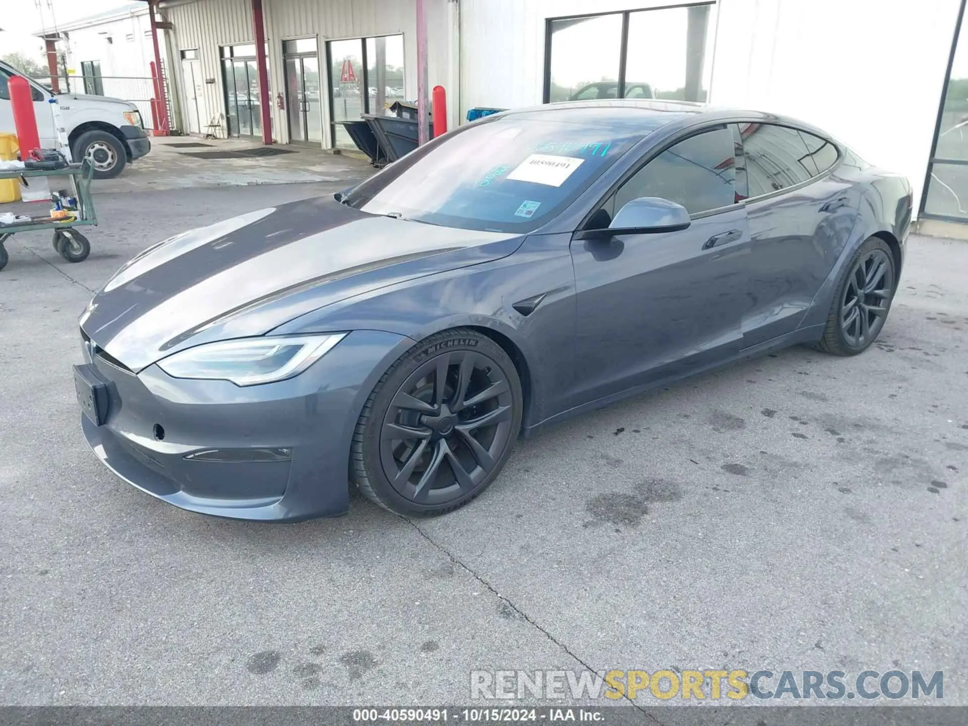 2 fotografías del automóvil dañado 5YJSA1E58NF469507 TESLA MODEL S 2022