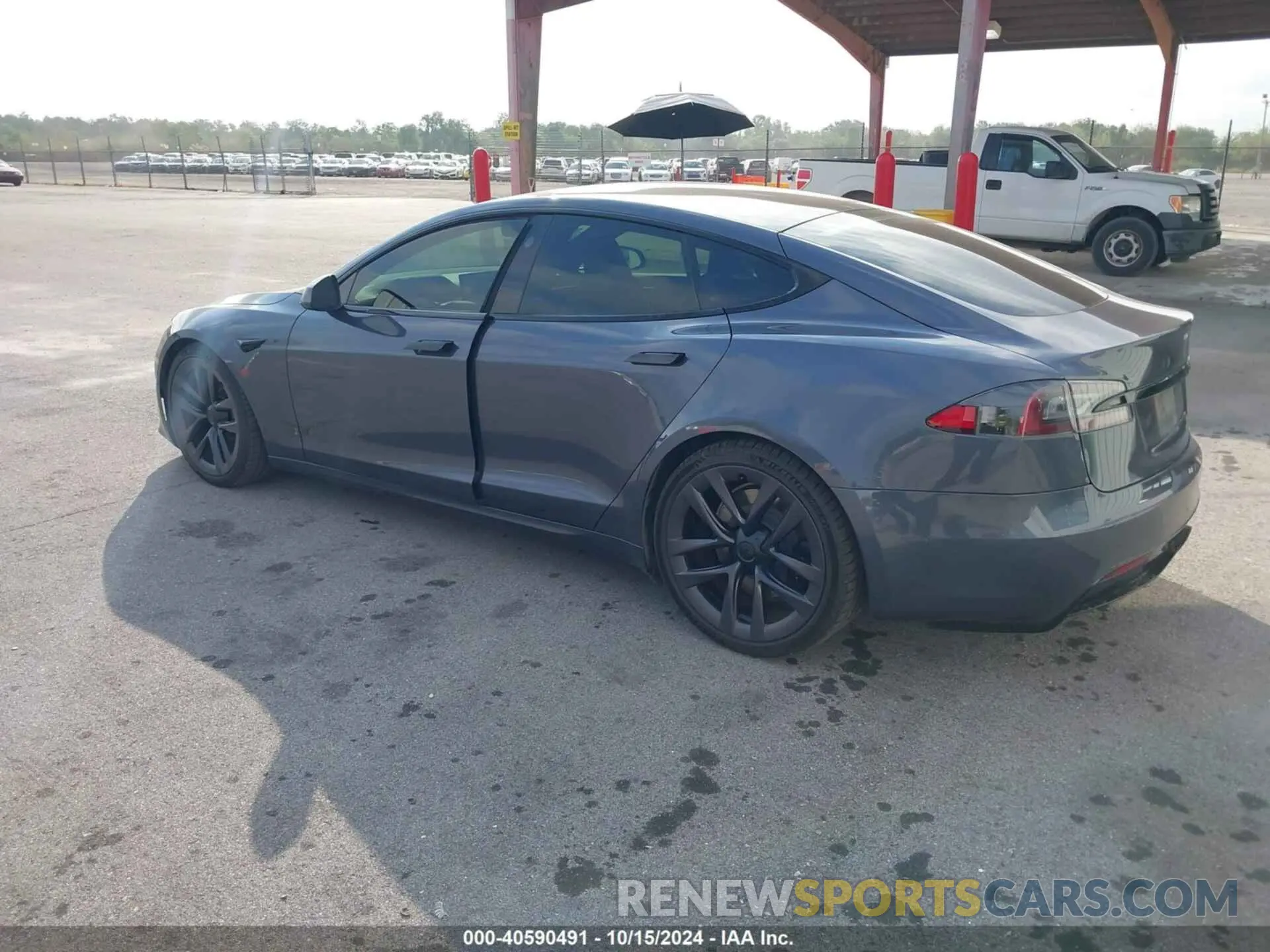3 fotografías del automóvil dañado 5YJSA1E58NF469507 TESLA MODEL S 2022