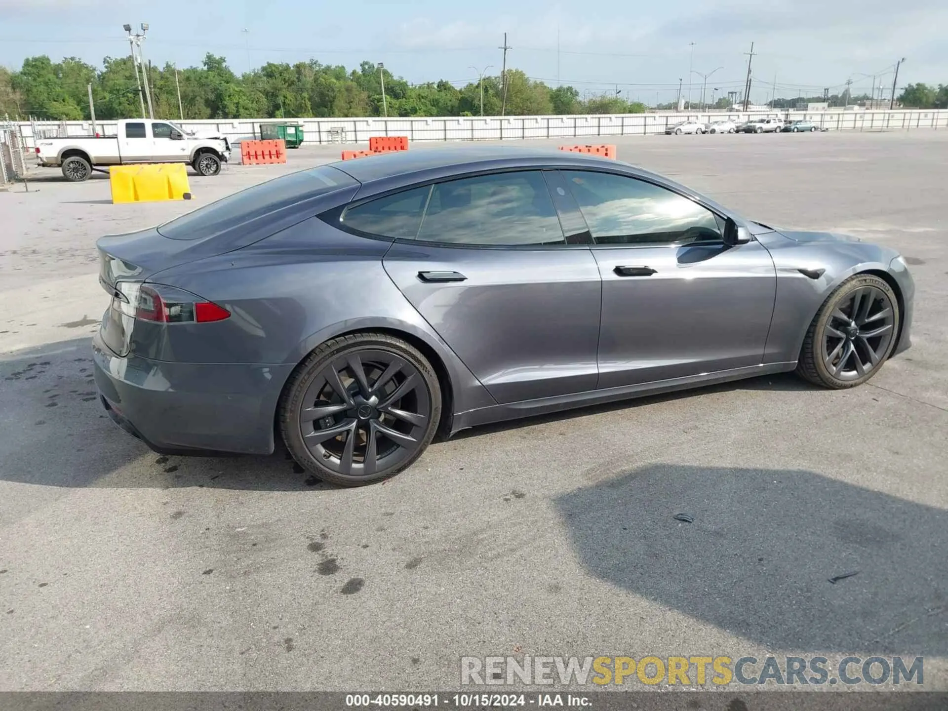 4 fotografías del automóvil dañado 5YJSA1E58NF469507 TESLA MODEL S 2022