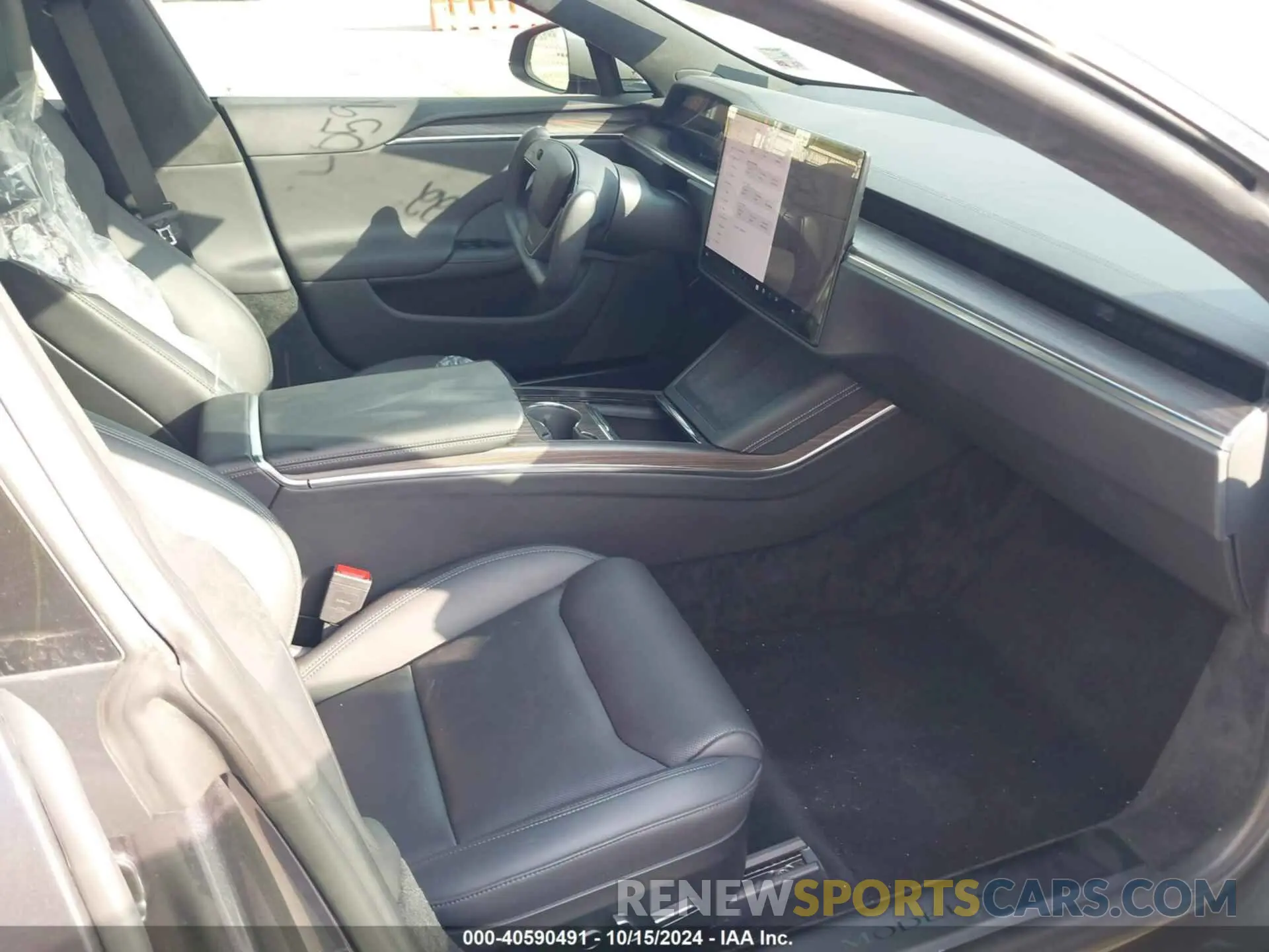 5 fotografías del automóvil dañado 5YJSA1E58NF469507 TESLA MODEL S 2022