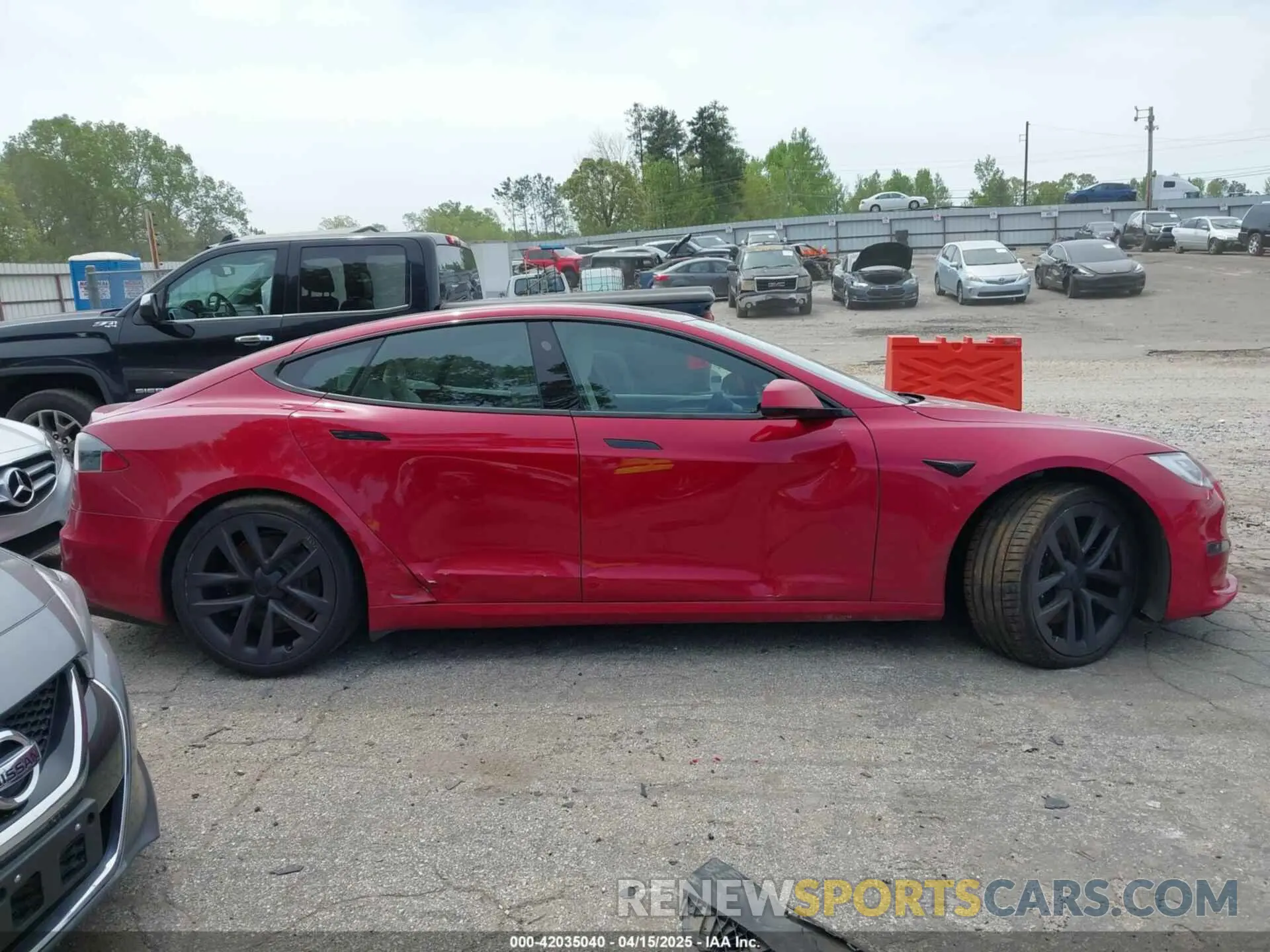 13 fotografías del automóvil dañado 5YJSA1E58NF470737 TESLA MODEL S 2022