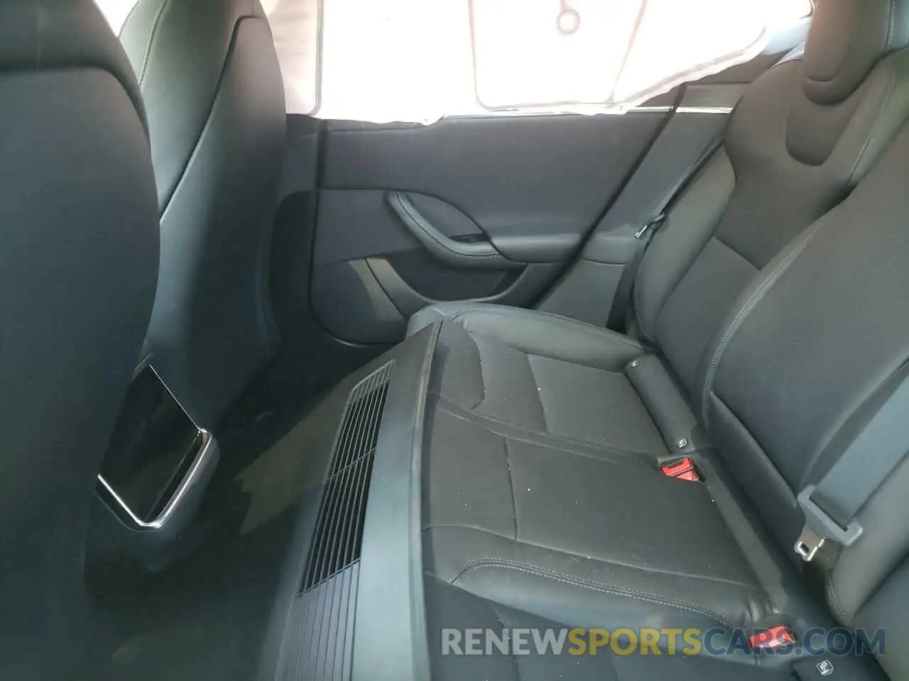 6 fotografías del automóvil dañado 5YJSA1E58NF476733 TESLA MODEL S 2022