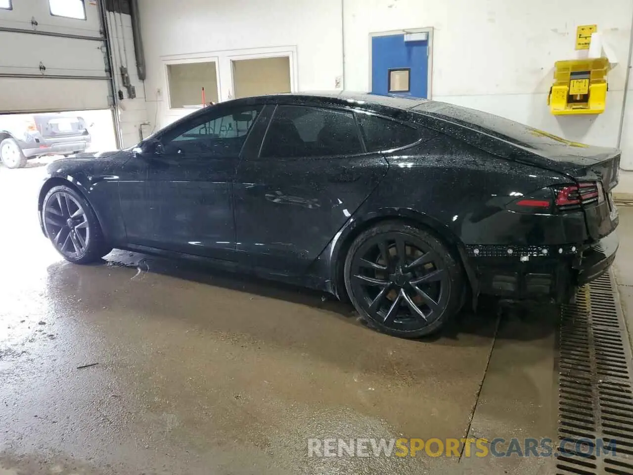 2 fotografías del automóvil dañado 5YJSA1E58NF478370 TESLA MODEL S 2022