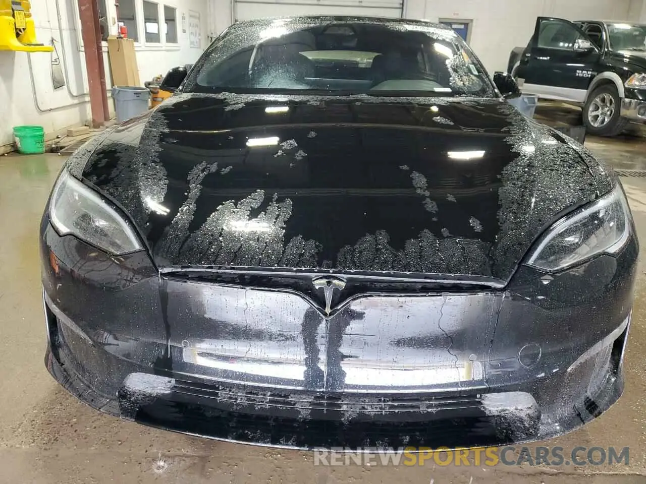 5 fotografías del automóvil dañado 5YJSA1E58NF478370 TESLA MODEL S 2022