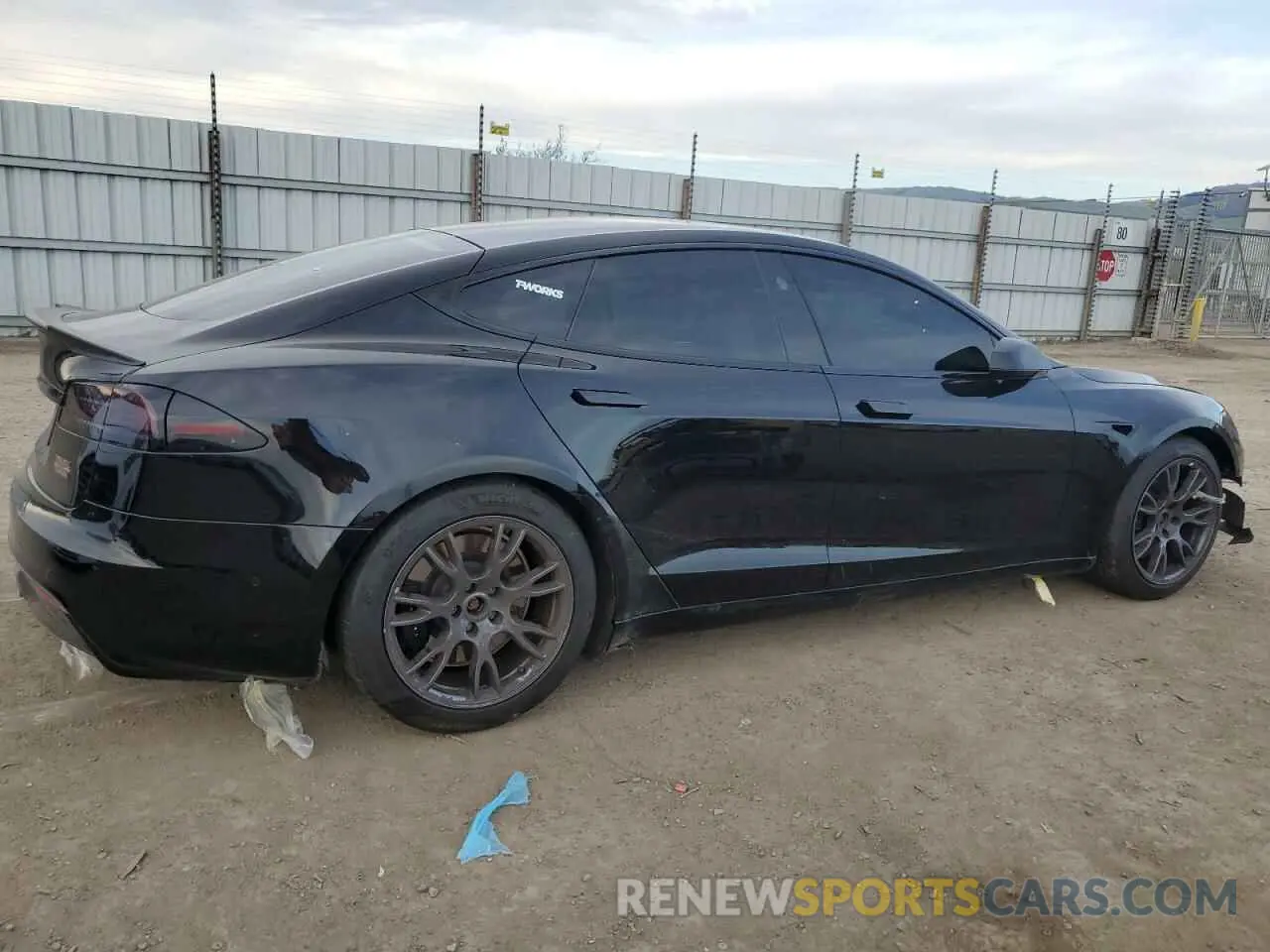 3 fotografías del automóvil dañado 5YJSA1E58NF487215 TESLA MODEL S 2022