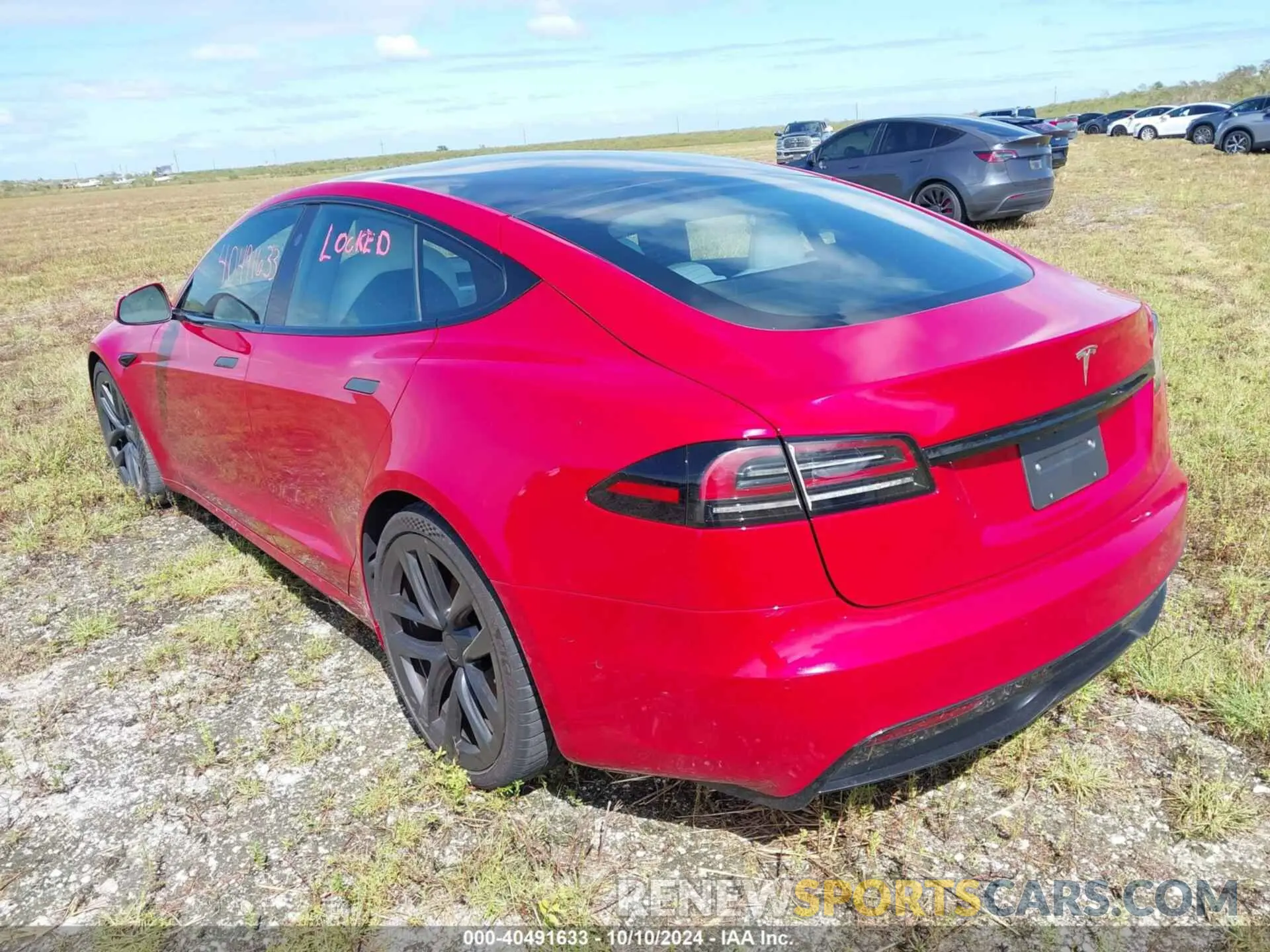 3 fotografías del automóvil dañado 5YJSA1E58NF487909 TESLA MODEL S 2022