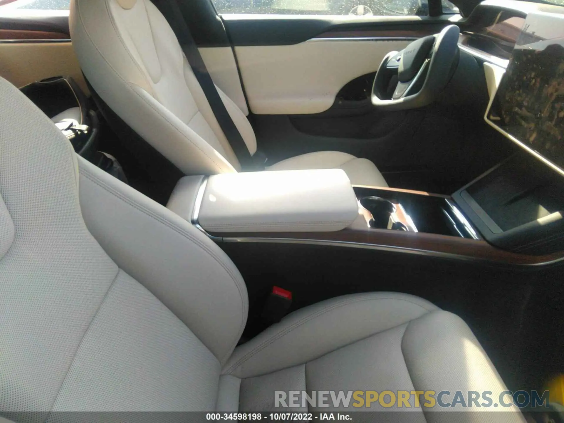 5 fotografías del automóvil dañado 5YJSA1E58NF492284 TESLA MODEL S 2022