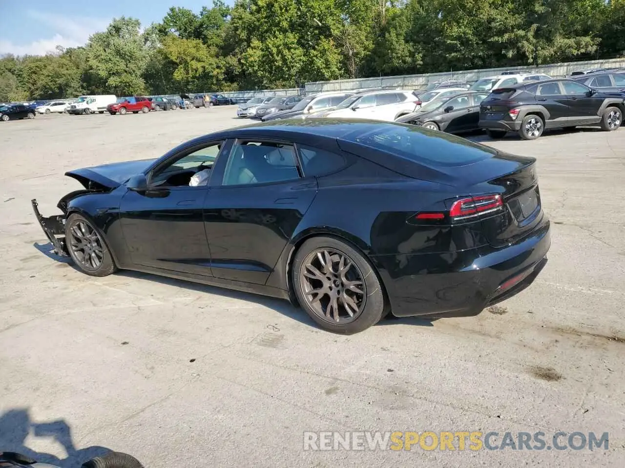 2 fotografías del automóvil dañado 5YJSA1E58NF492849 TESLA MODEL S 2022