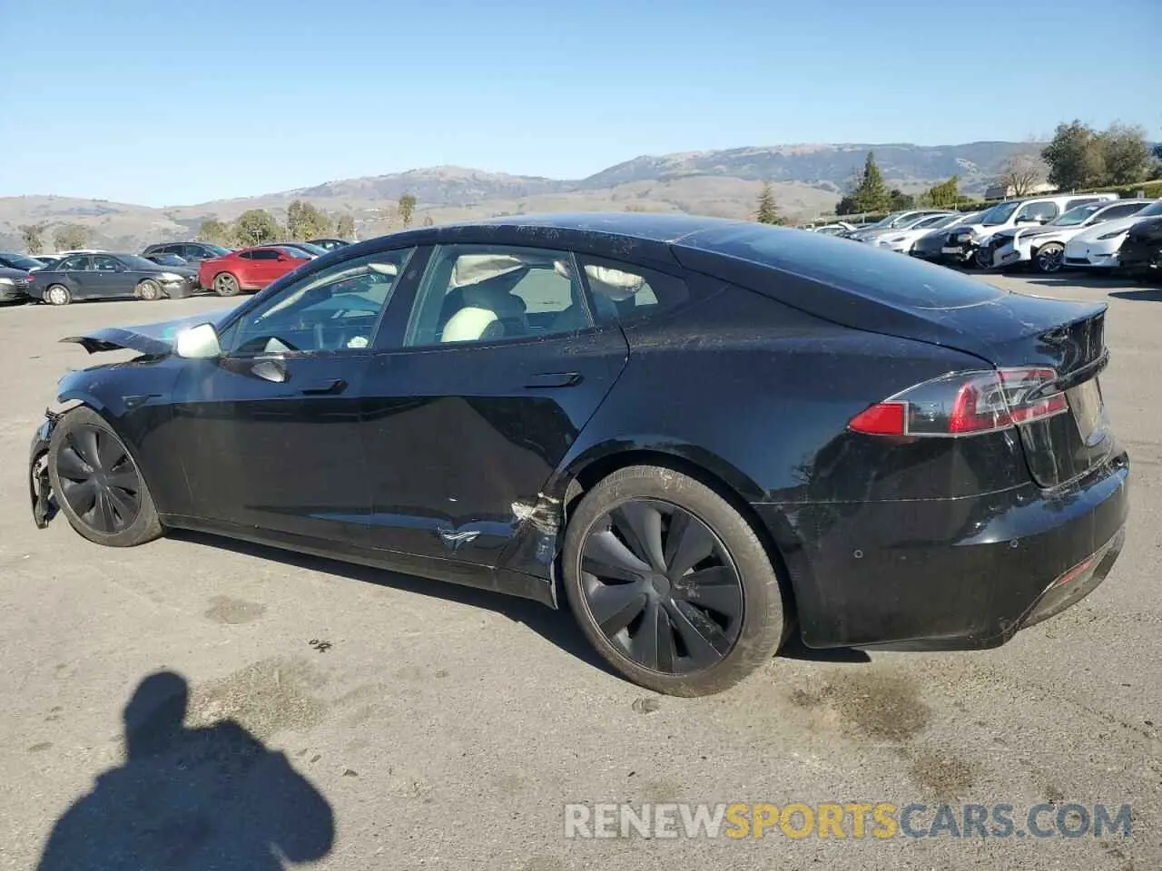 2 fotografías del automóvil dañado 5YJSA1E59NF460010 TESLA MODEL S 2022